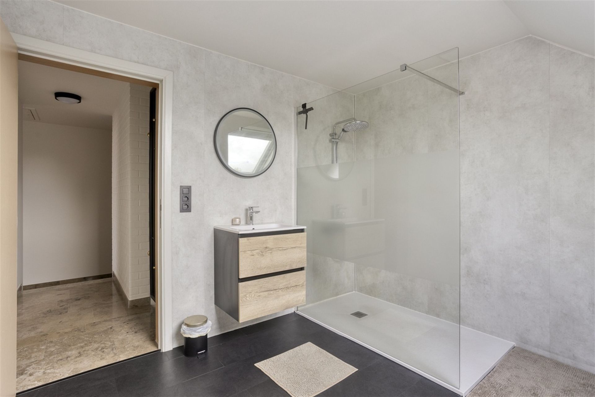 VERKOCHT!!!!   Riante Woning met 4 Slaapkamers foto 19