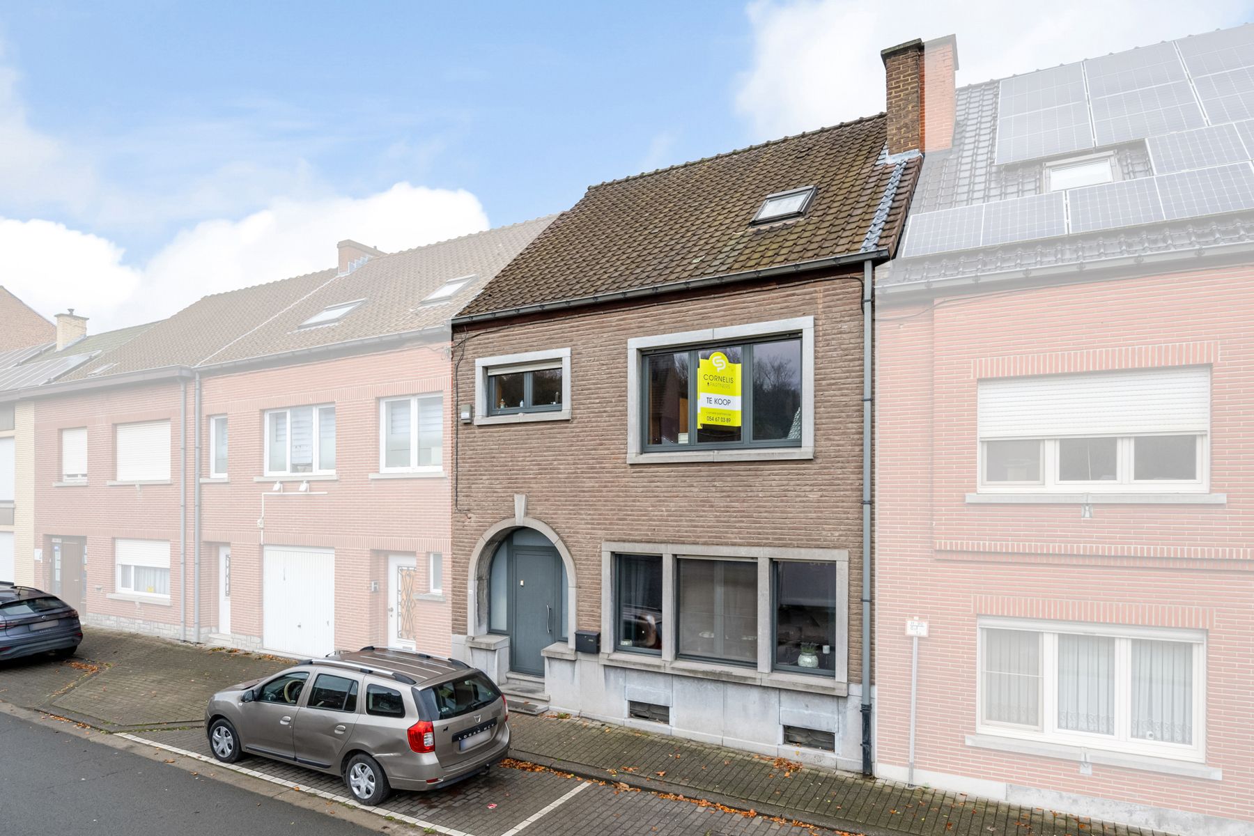 Ruime rijwoning met 4 SLPK, terras en gunstig EPC! foto 2