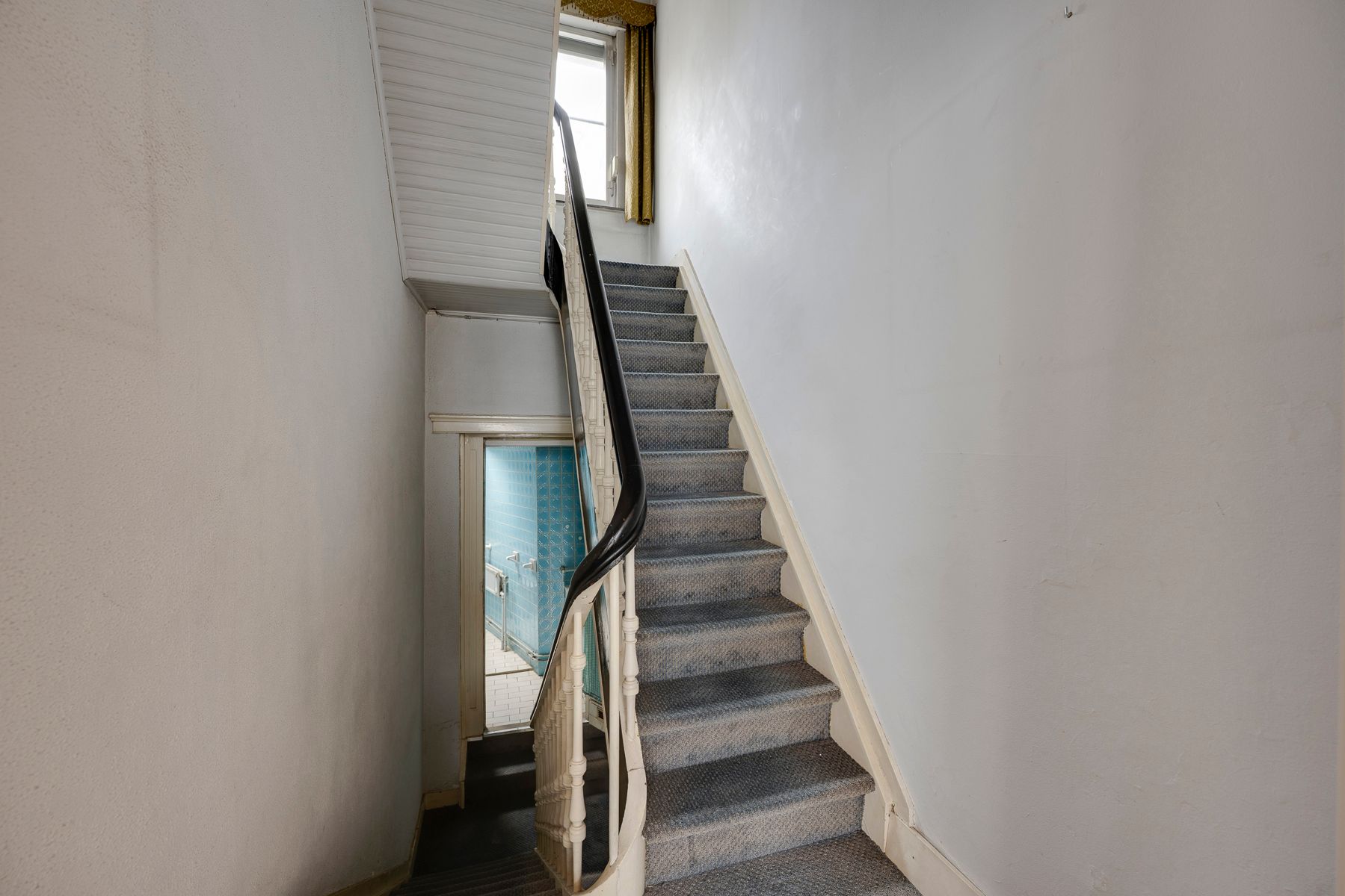 Te renoveren herenhuis met garage in hartje Markgravebuurt foto 7