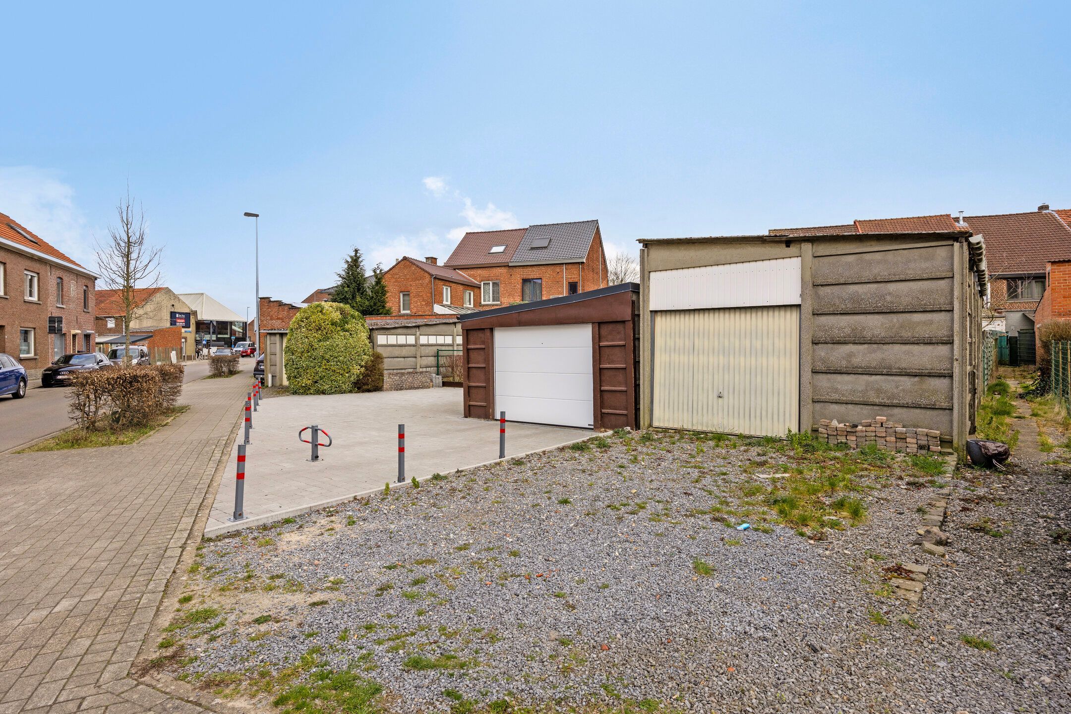 Charmante woning met omheinde tuin en garage foto 23