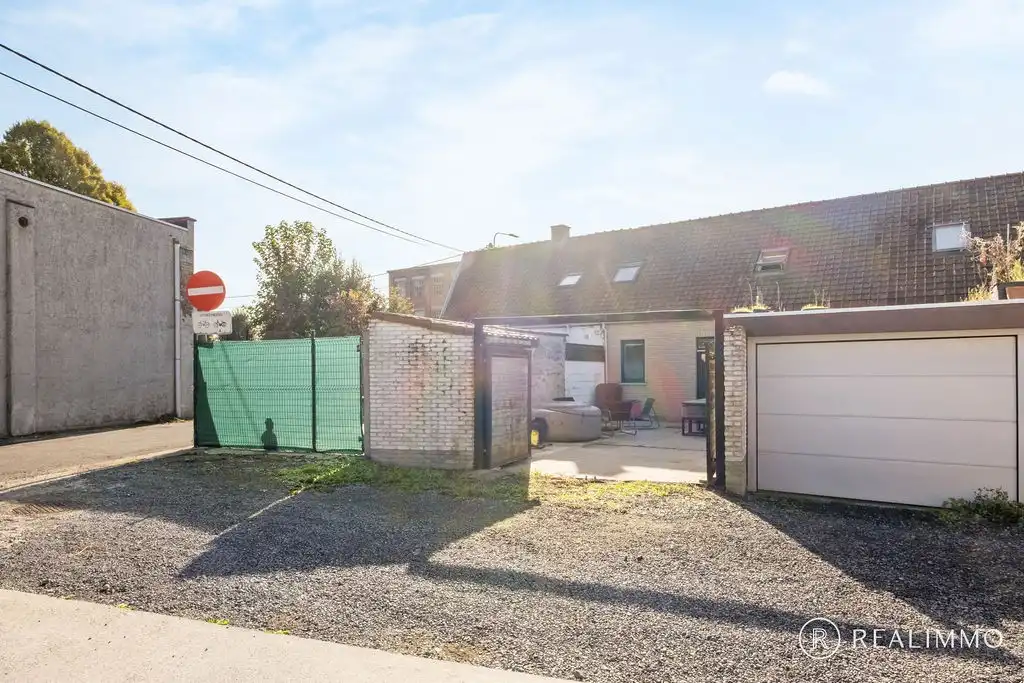 Instapklare, gerenoveerde woning met tuin en autostaanplaats in Bossuit foto 11
