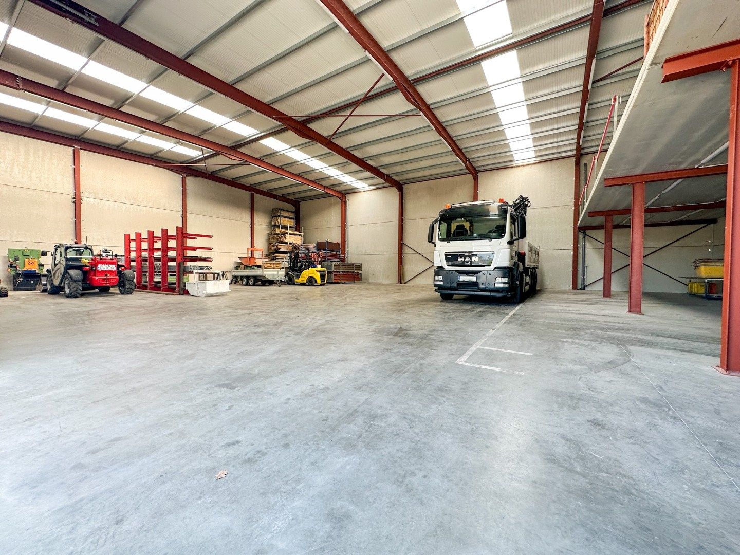 Loods/opslagruimte (500 m²) met koer, Industrieterrein Torhout foto 9