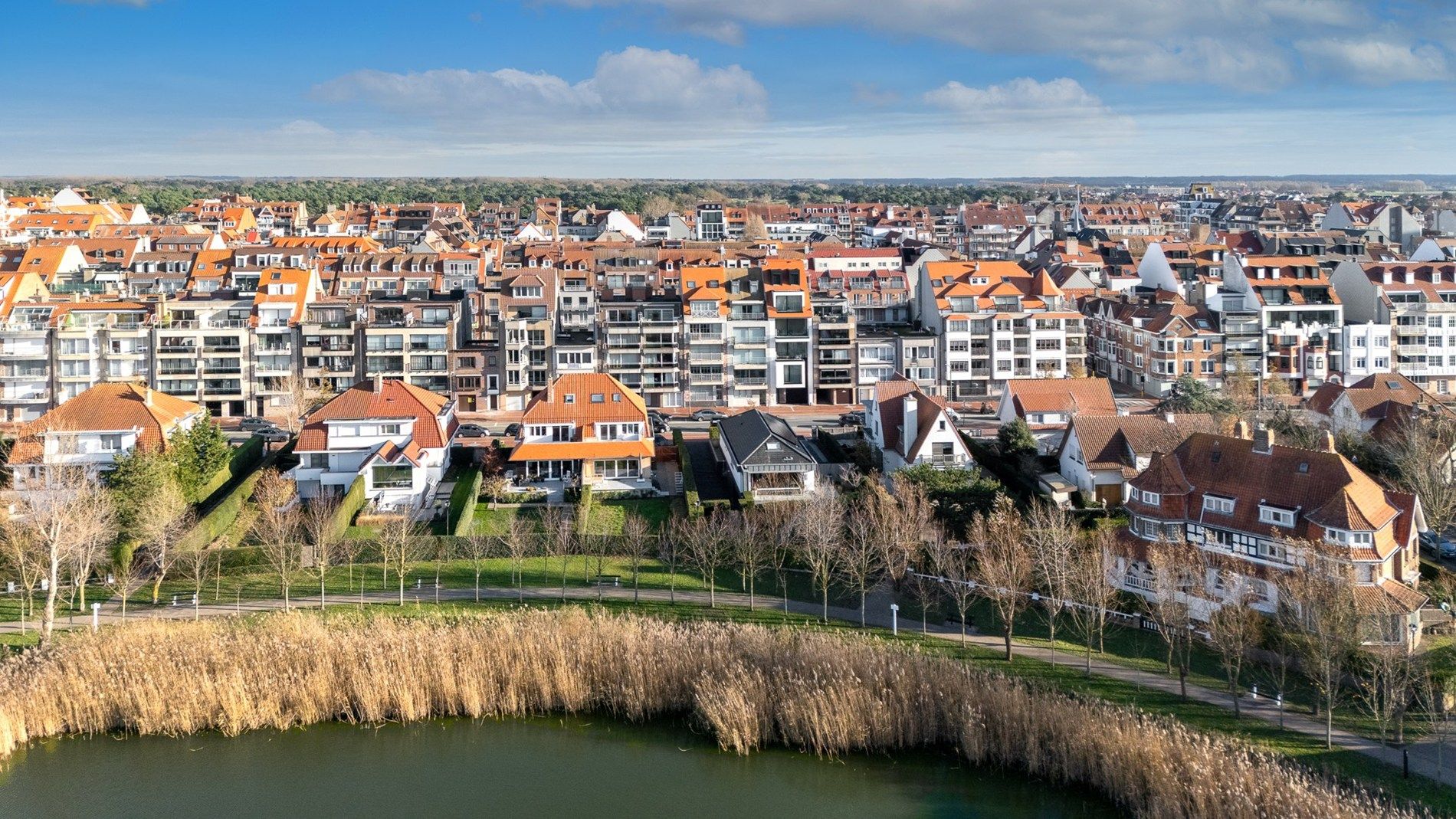 Mooi gelegen appartement met een panoramisch open zicht foto {{pictureIndex}}