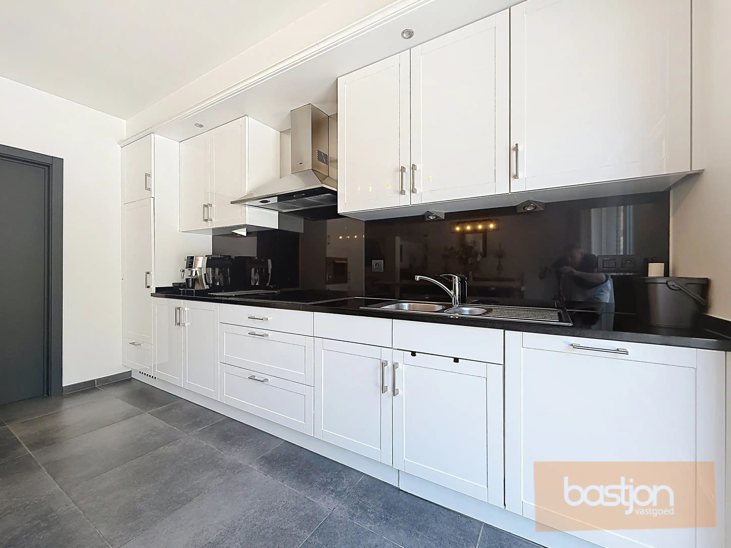 Volledig instapklare halfopen woning te koop in Harelbeke foto 6