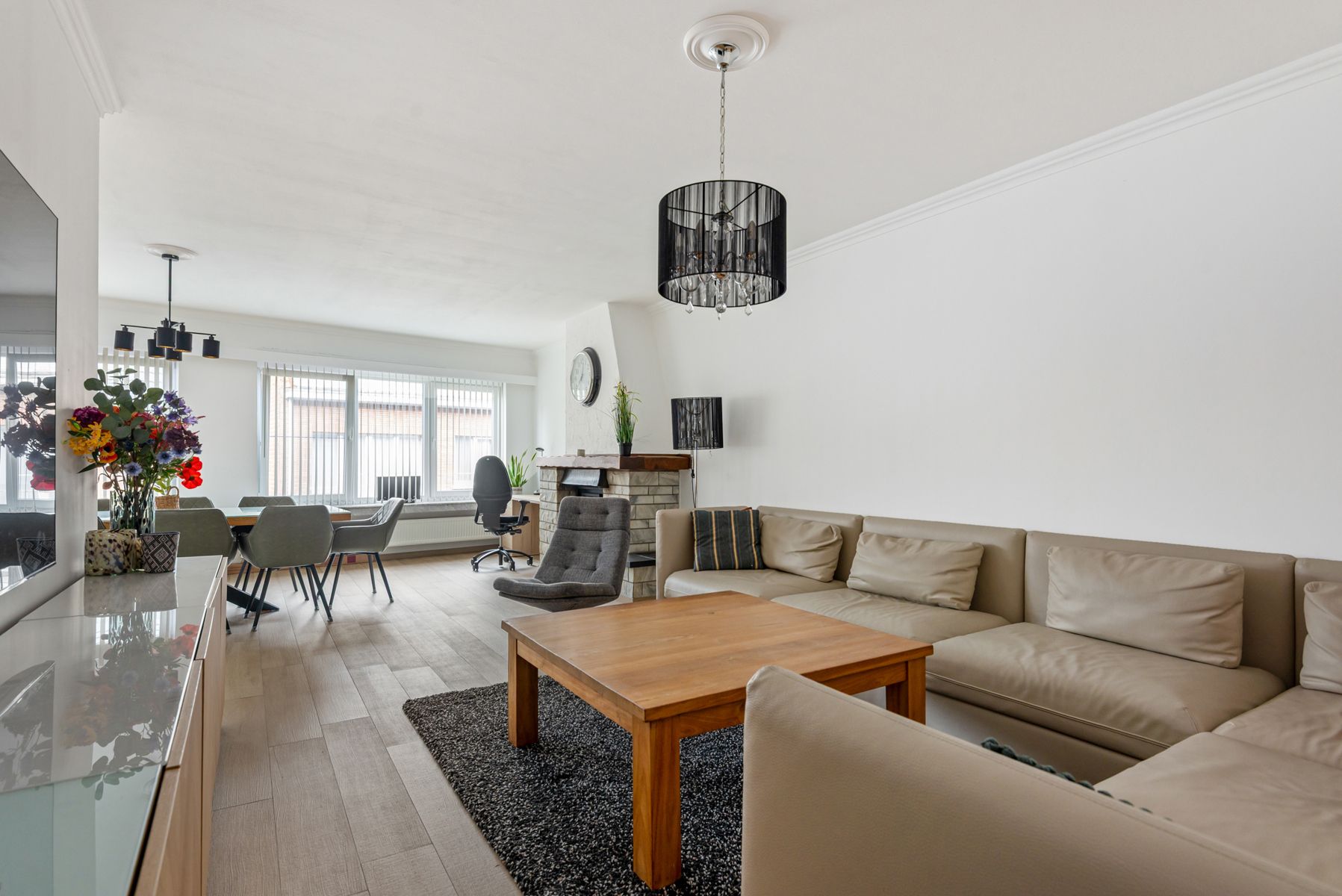 Volledig vernieuwd appartement zonder lift met ruim terras foto 3