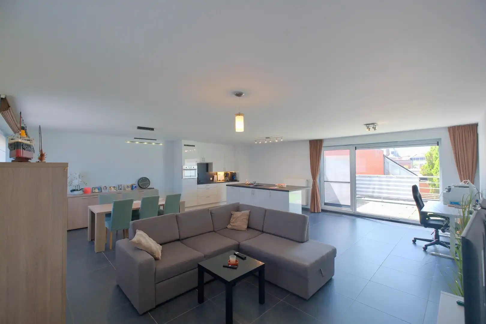 Recente bel-etage met 3 slpks, ruim terras en staanplaats foto 6