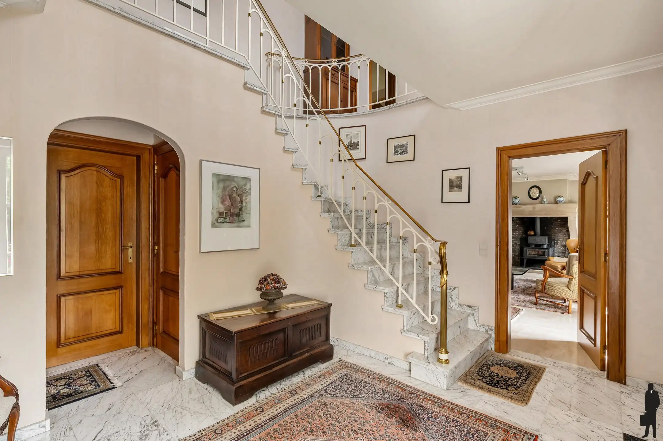 Statige villa op prachtig aangelegd perceel  met 4 slaapkamers en inpandige garage foto 18