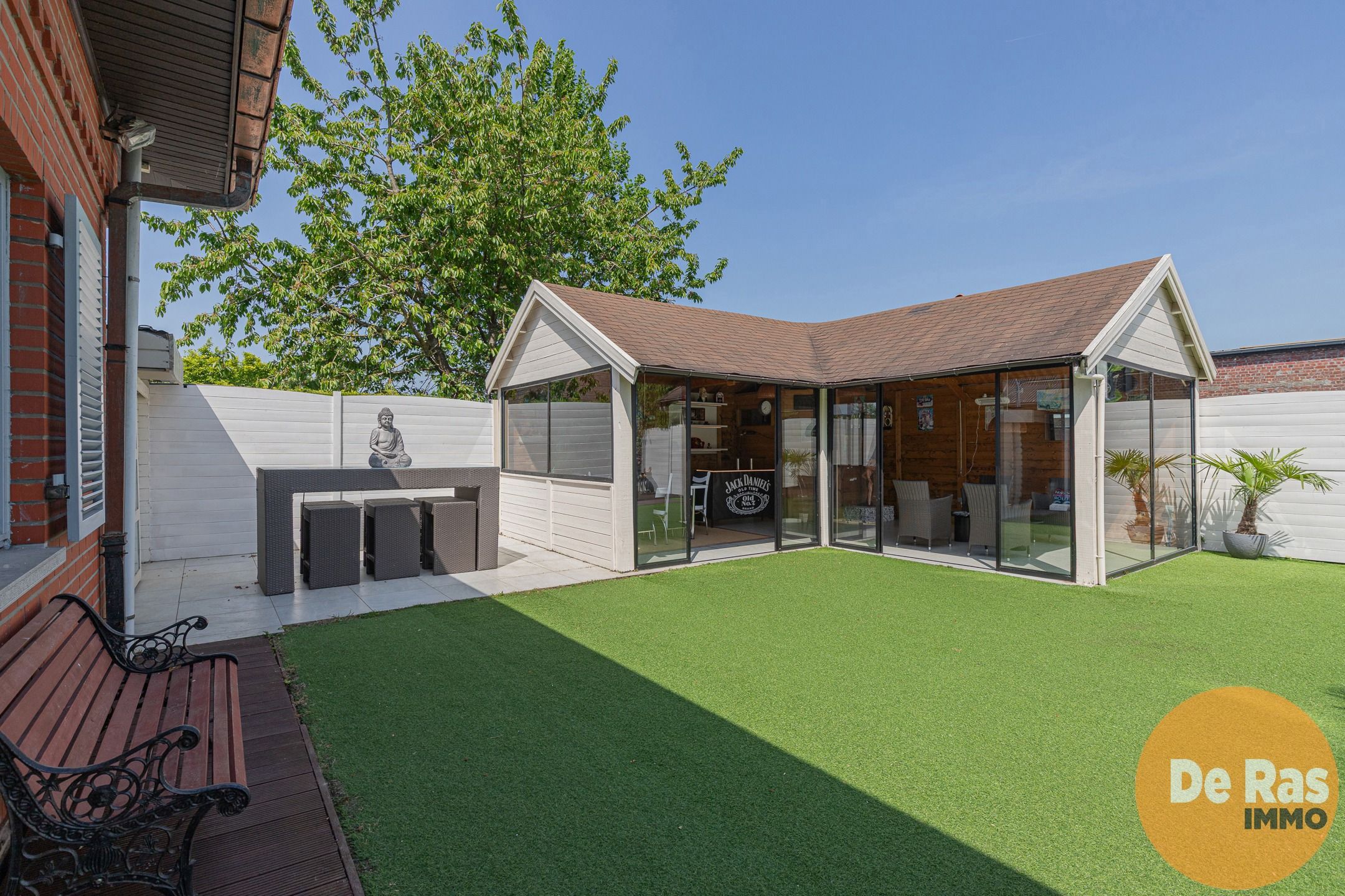 BURST – Ruime bungalow met zwembad en aparte woonruimte foto 22