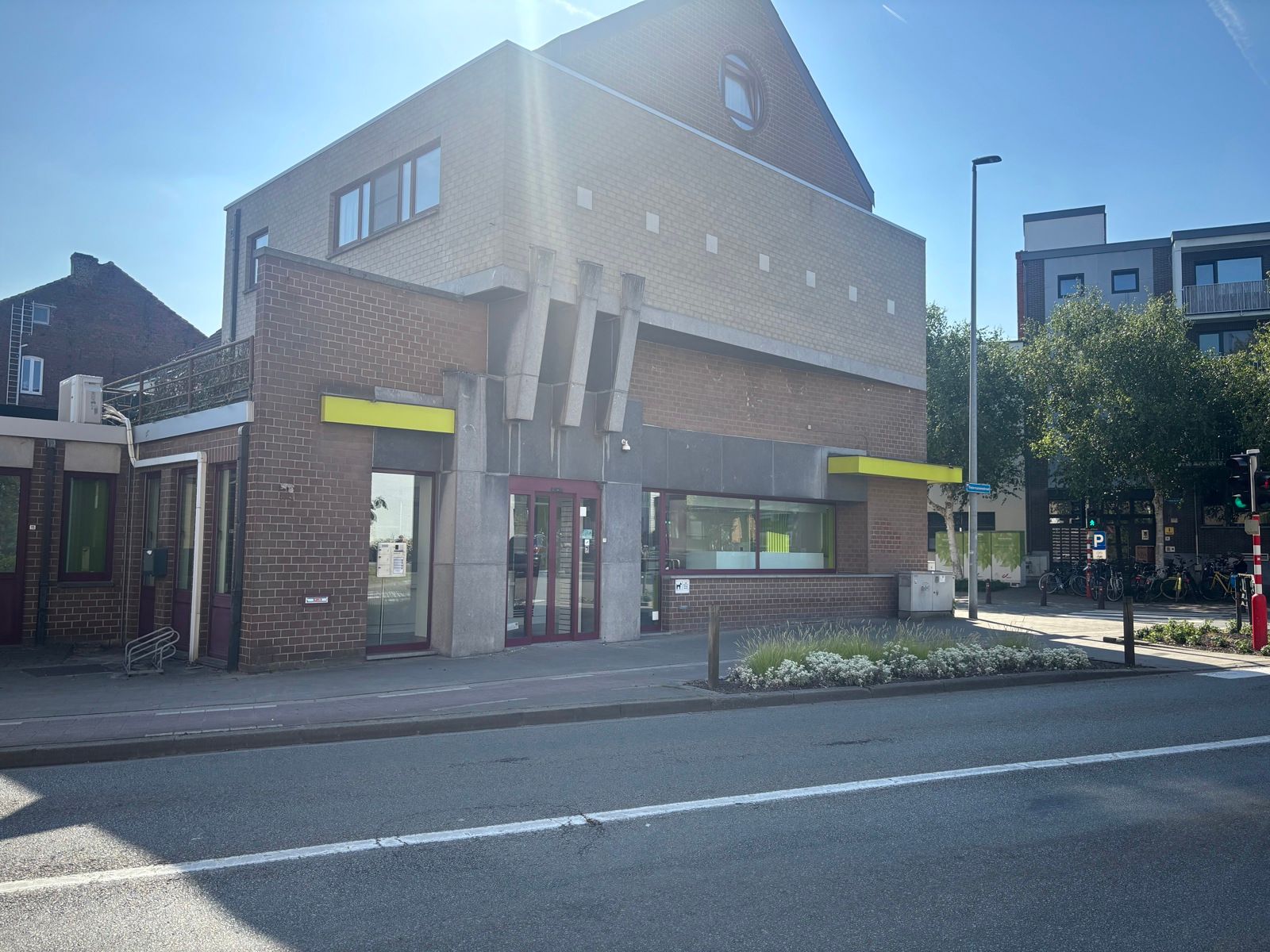 Handelsruimte te huur  foto {{pictureIndex}}