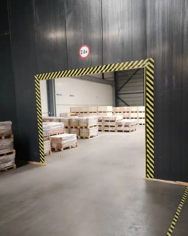 TE HUUR – RUIM MAGAZIJN / BEDRIJFSRUIMTE VAN CA. 1.000 M² IN BRUGGE foto 15