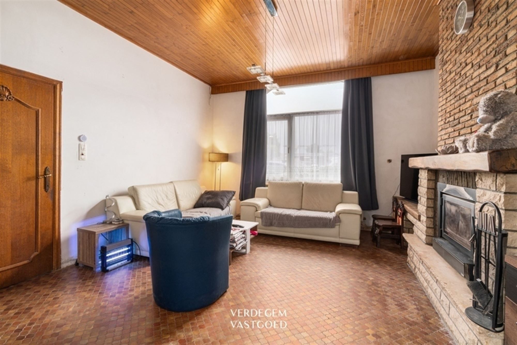Halfopen woning met 3 slaapkamers, garage en perceel van 660m² foto 4