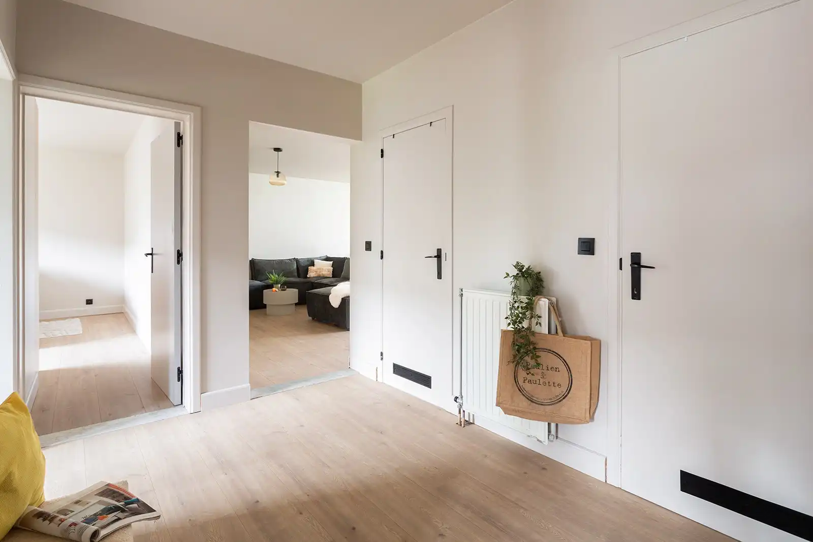 Ruim, gerenoveerd gelijkvloersappartement met garagebox! foto 12