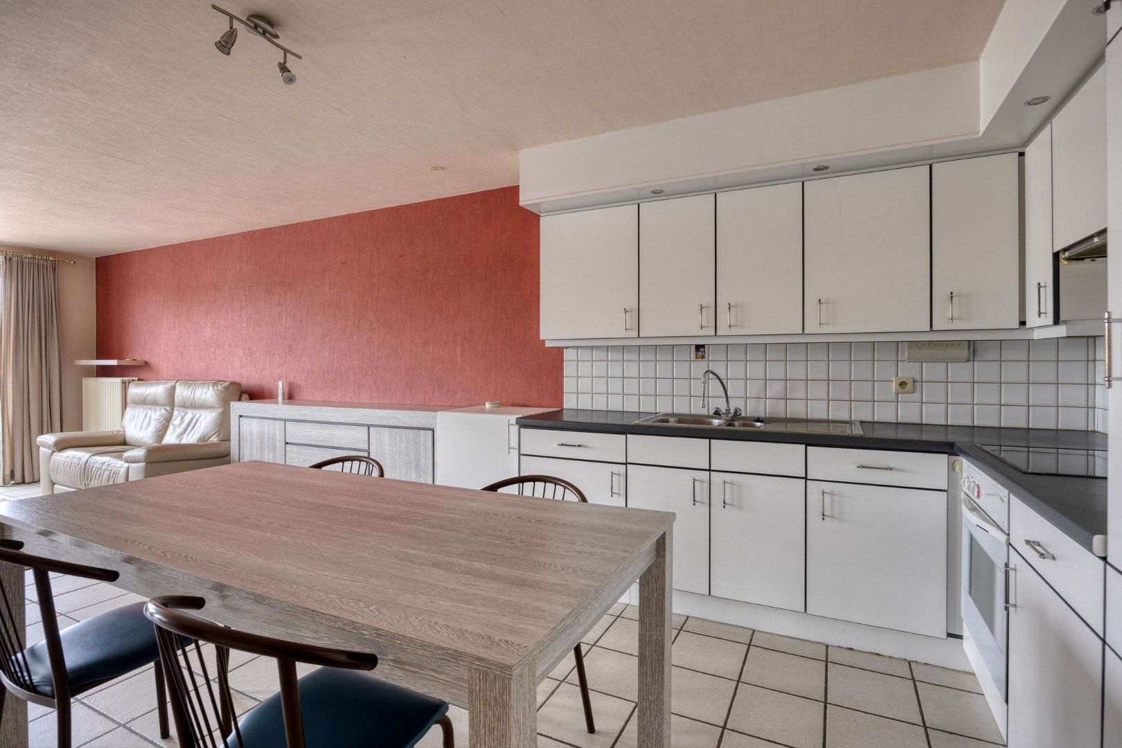 Goed onderhouden appartement met 2 slpks en garage in het centrum van Mol ! foto 8