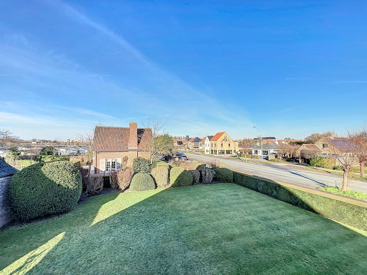 Goed onderhouden, ruime villa met prachtige tuin foto 18