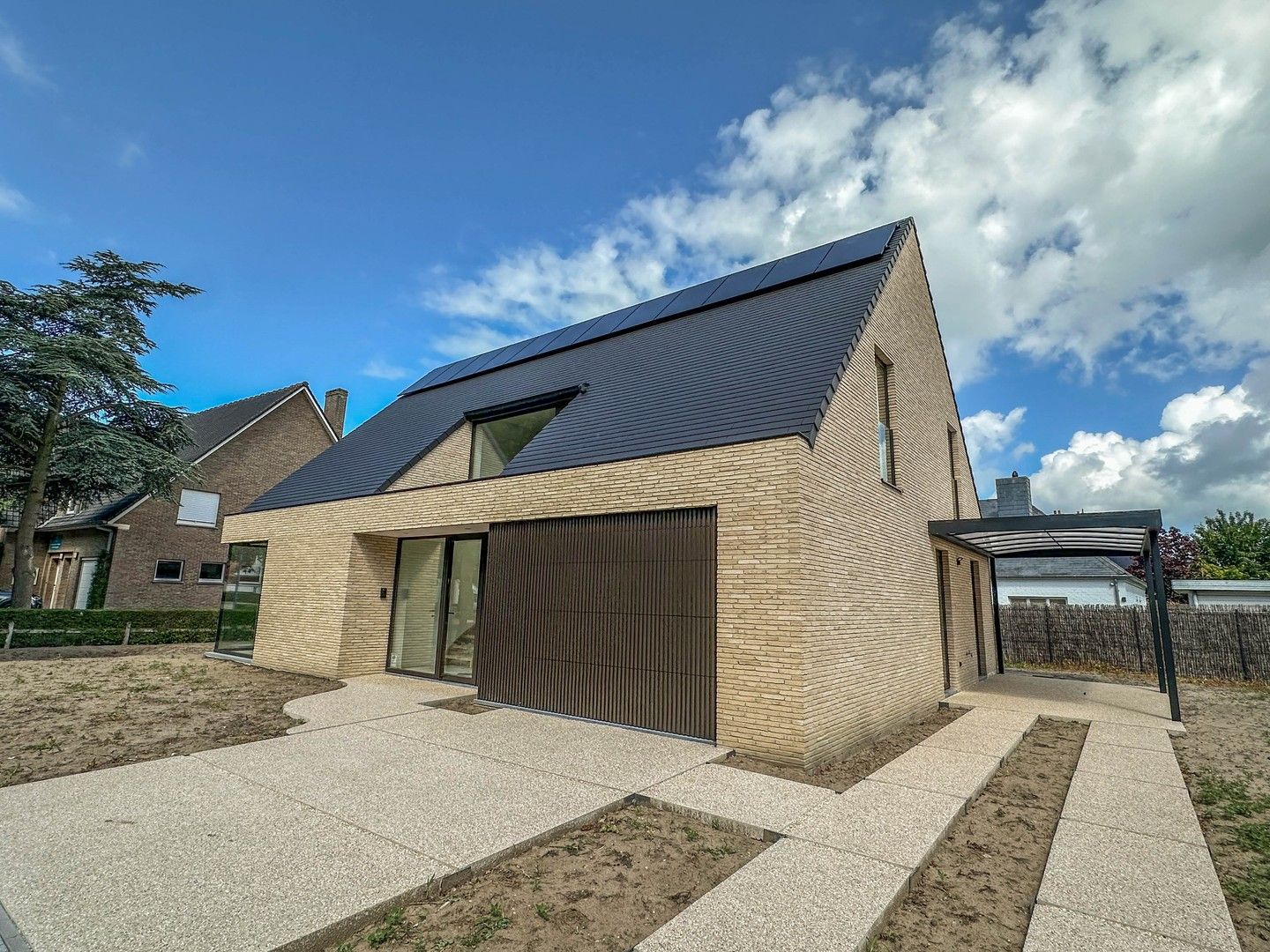 100% Instapklare en riante nieuwbouw villa. foto {{pictureIndex}}
