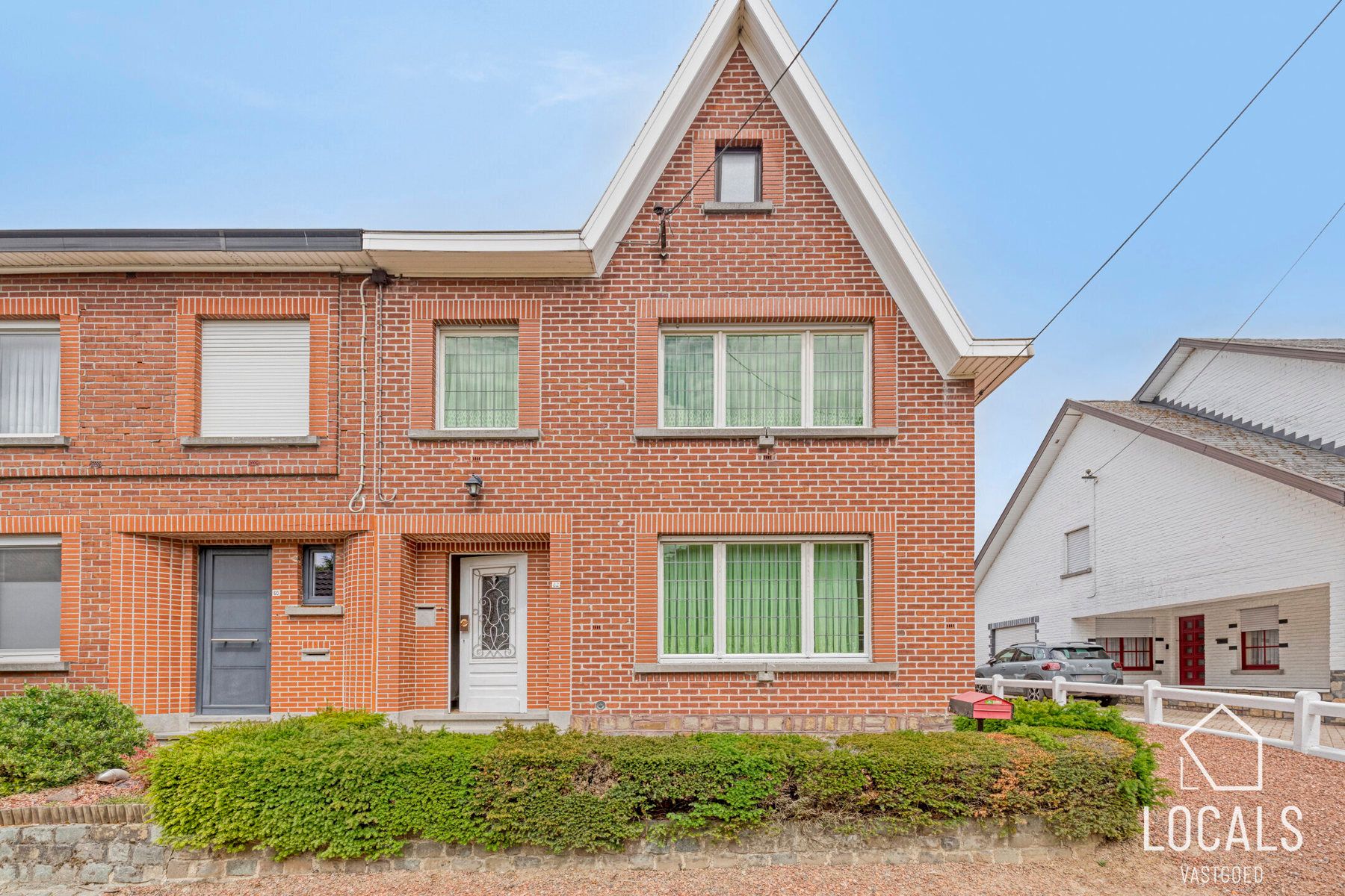 Te renoveren gezinswoning met 3 slaapkamers, tuin en garage  foto 3