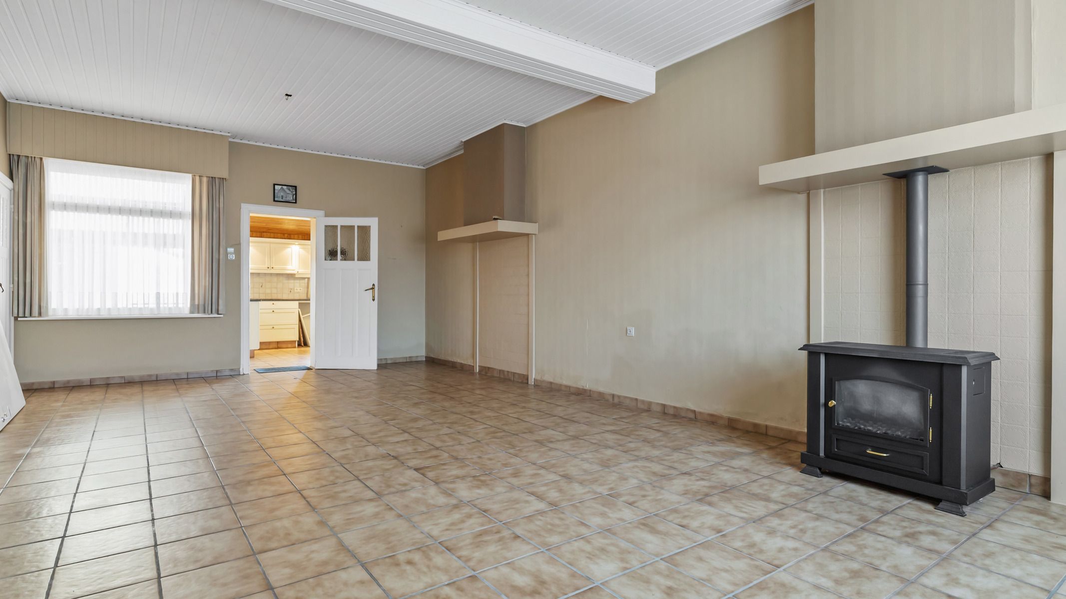 Te renoveren woning met vrij zicht over weilanden foto 5