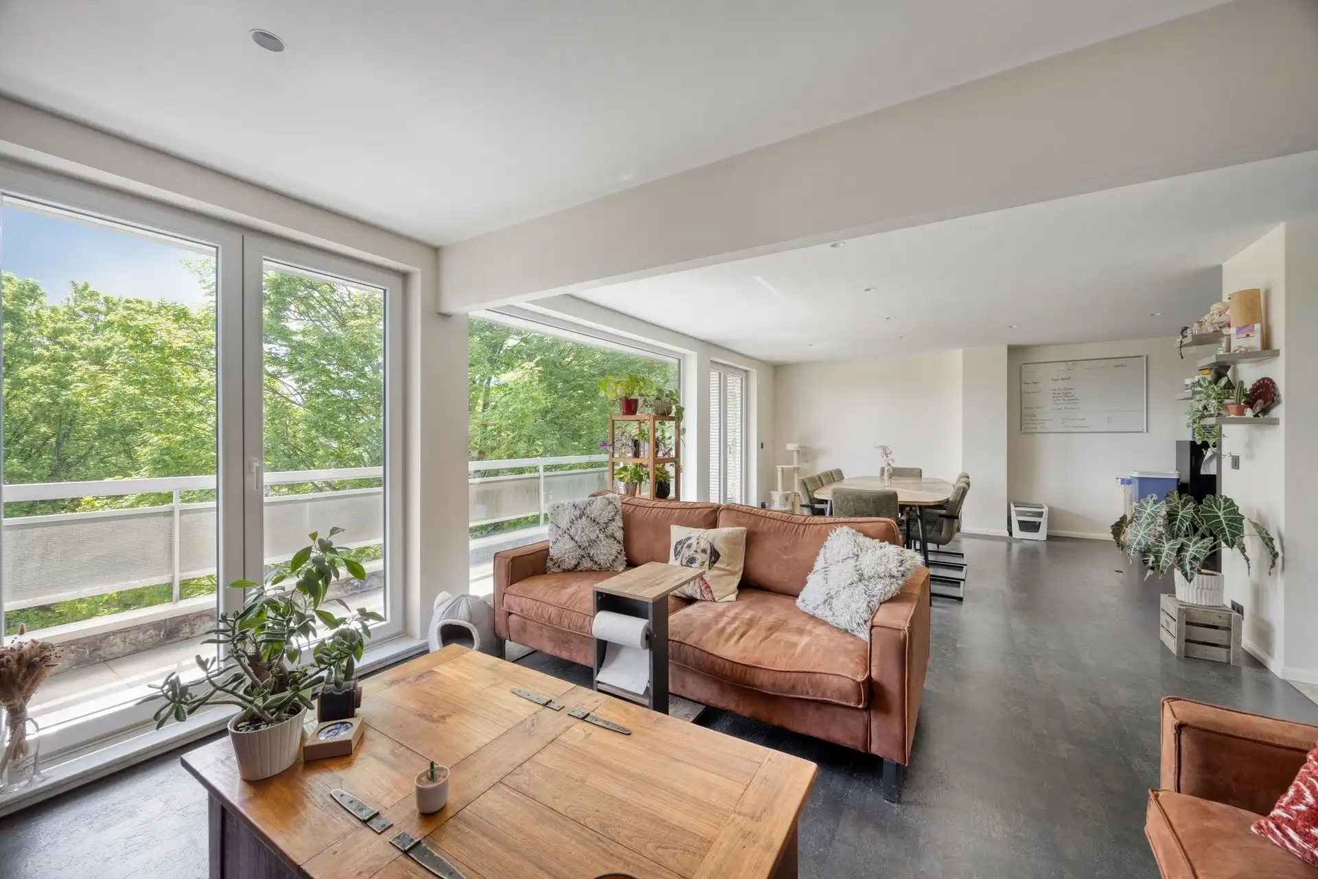 Zeer ruim, instapklaar appartement op een goede locatie foto 2