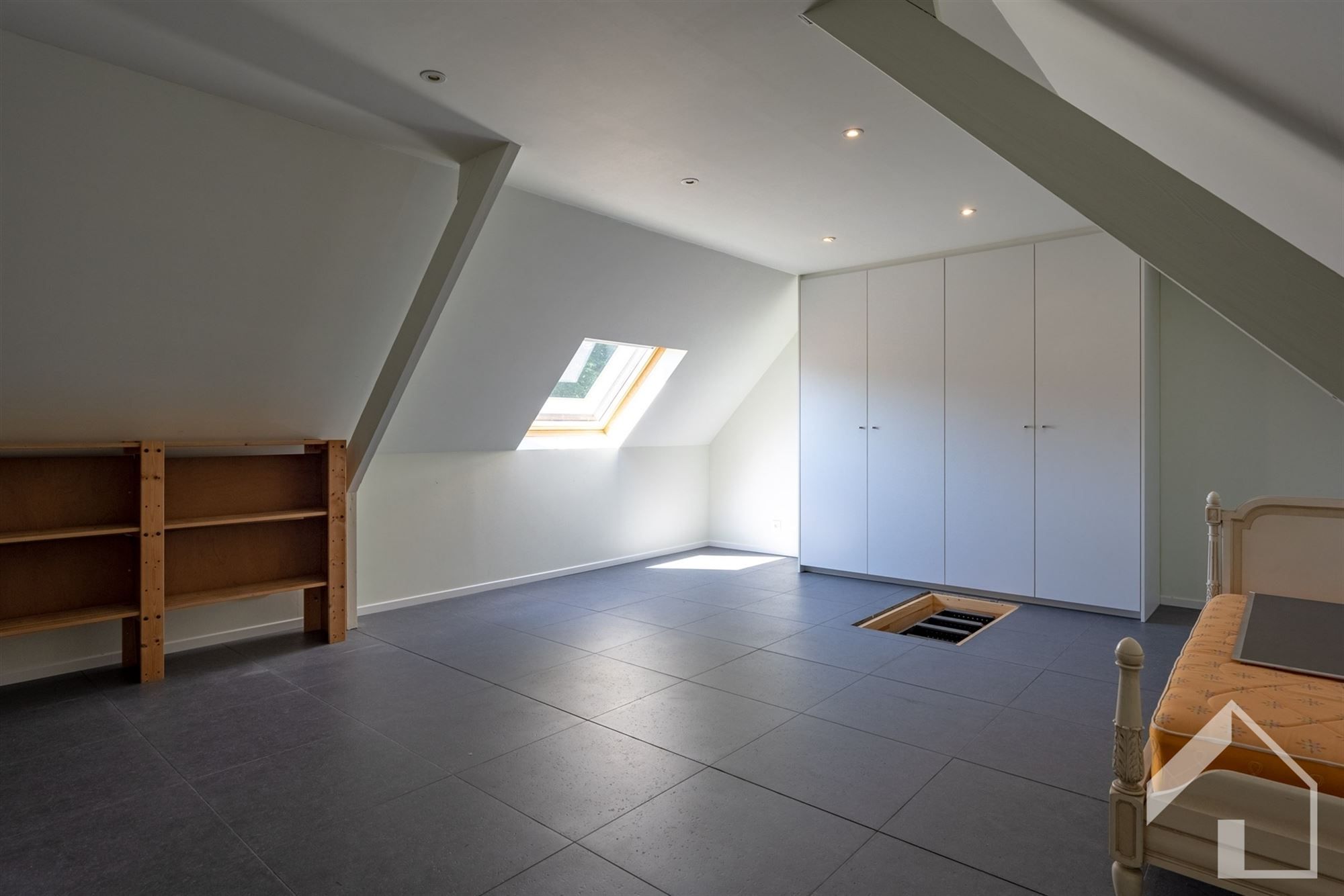 Energiezuinige woning met lift, tuin, oprit en inpandige garage foto 21