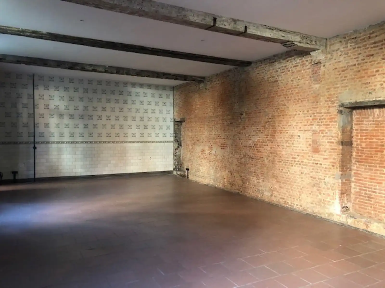 Uniek commercieel gebouw te huur met privatieve stadstuin foto 3