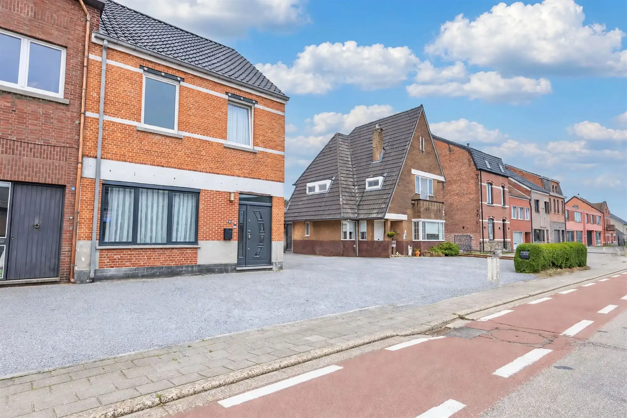 instapklare 3 gevelhuis op 945 m² met 6 slpks en 4 garages foto 2