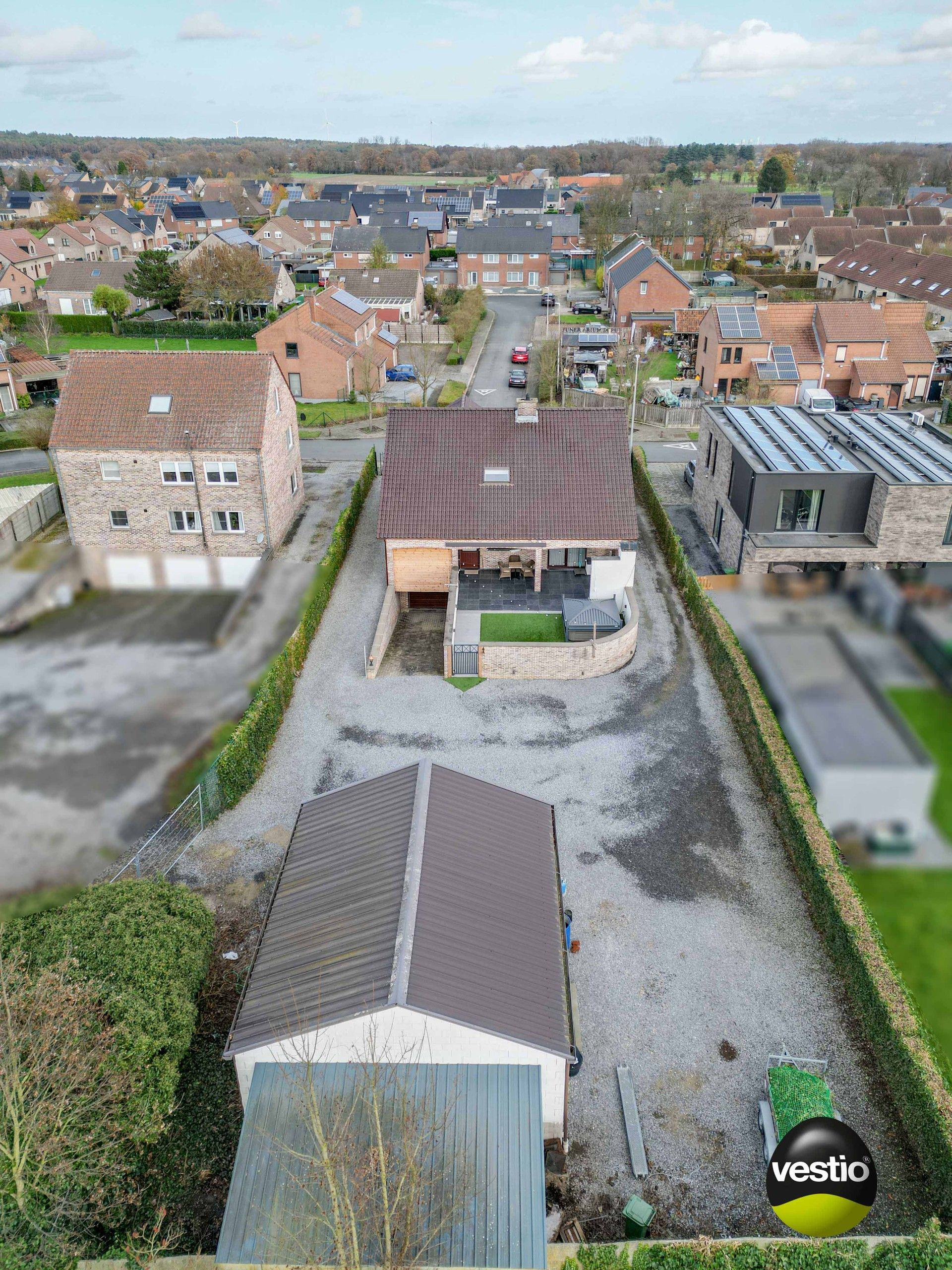 LANDELIJKE WONING MET RUIME GARAGE OP RUSTIGE LOCATIE TE OPOETEREN foto 6