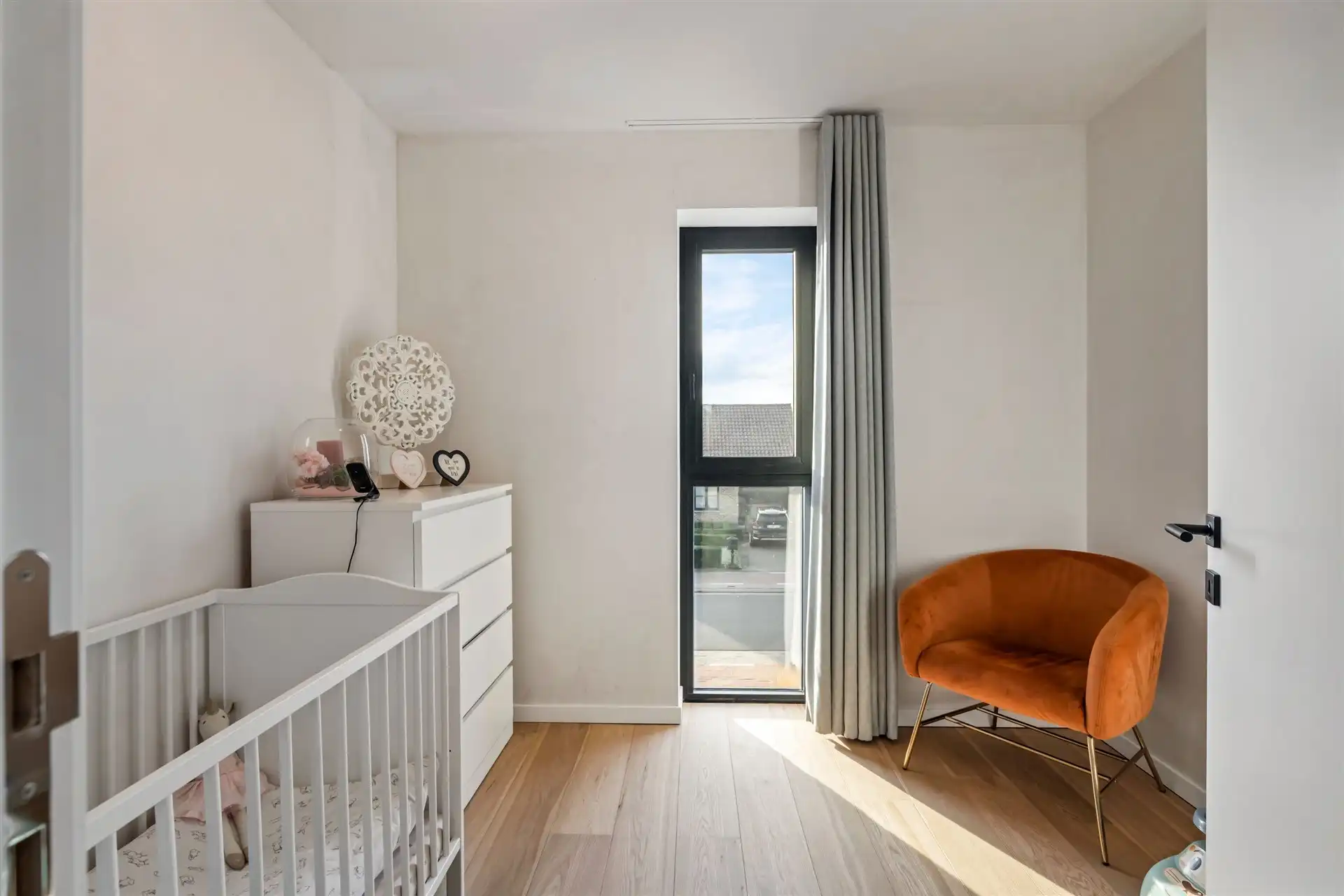 Recente gezinswoning met 5 slaapkamers en losstaande garage op een mooi perceel van 465m² foto 17