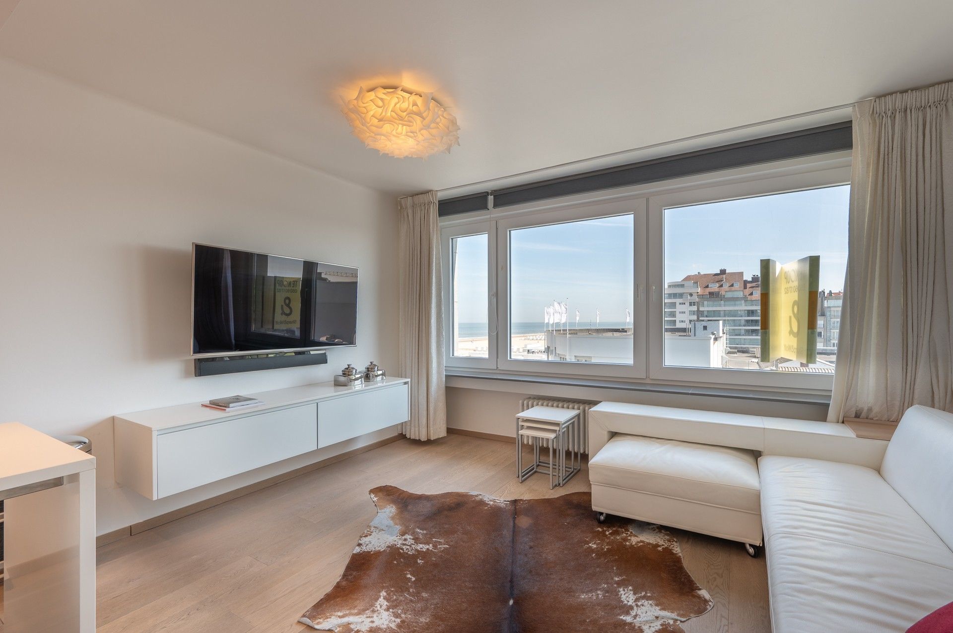 Perfect ingerichte studio met zijdelings zeezicht foto 3