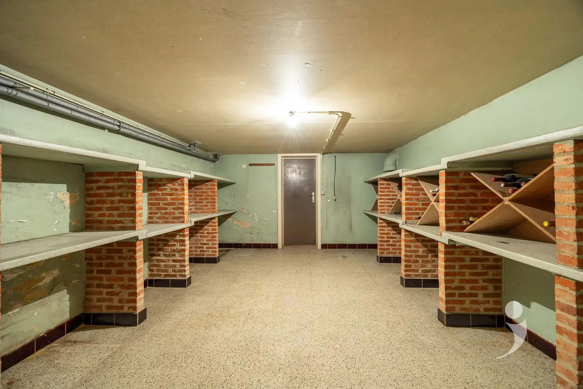 Ruime te renoveren woning!  foto 30