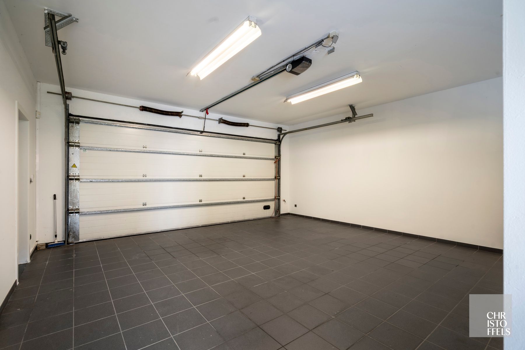 Tijdloze villa (405 m²) met zwembad, magazijn en weiland op 4.858 m²! foto 32