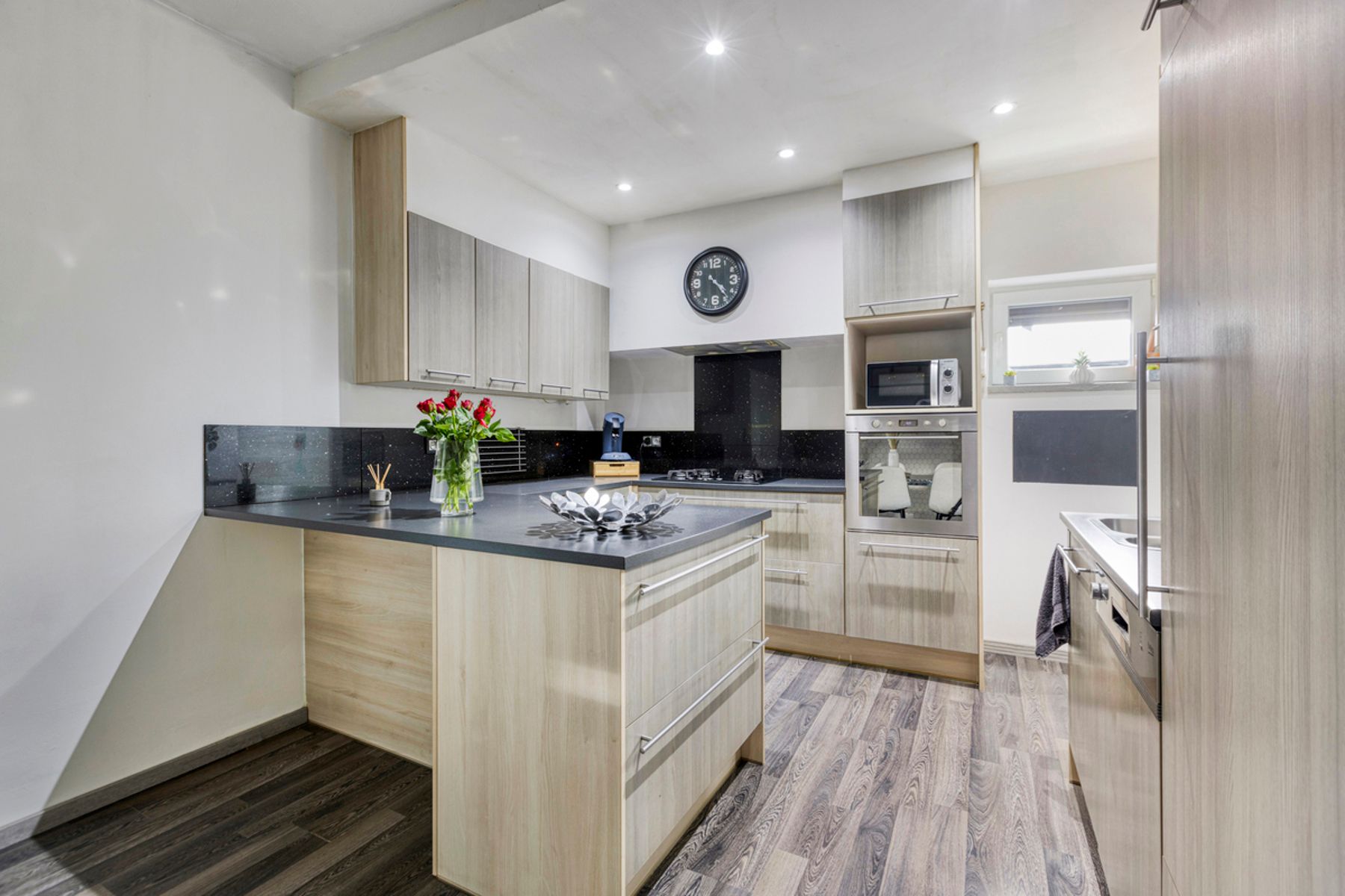 Gerenoveerde woning met 4 slaapkamers, veranda en zwembad. foto 8