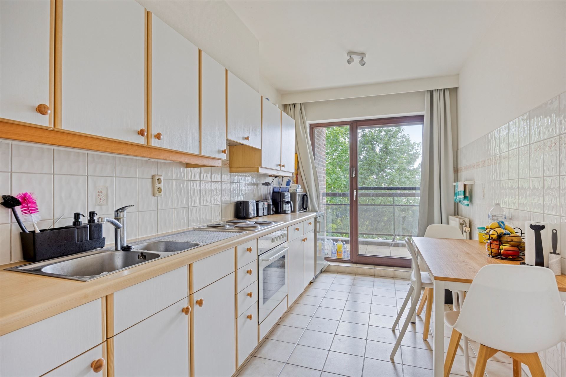 Ruim 2-slaapkamers appartement in goede staat + 30.000 EUR (dubbele garage) foto 8