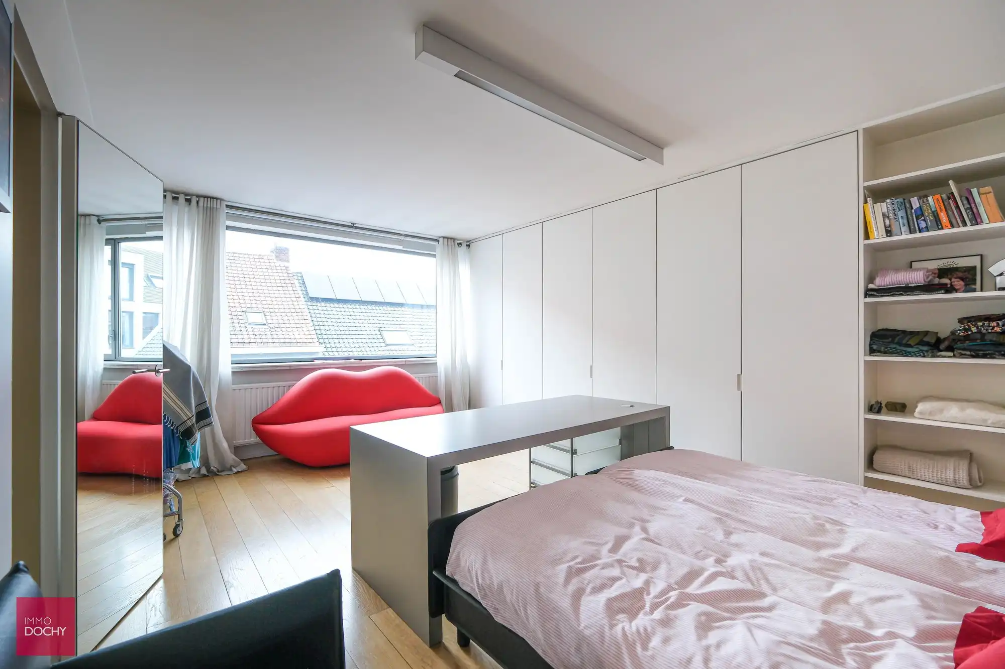 Heel ruime stadswoning met kantoren en tuin foto 16