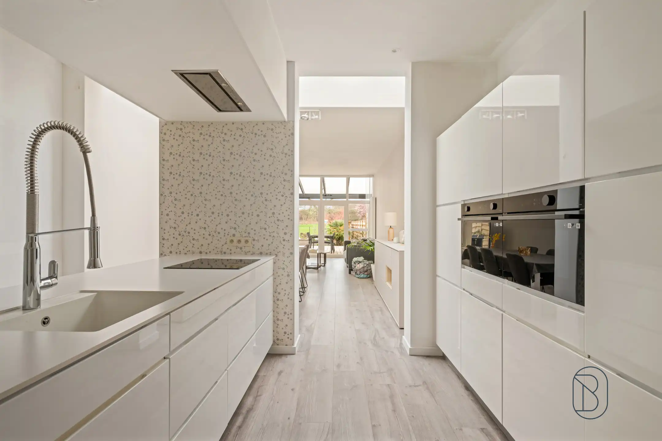 Gerenoveerde rijwoning met 2 SLK en zuidgerichte tuin foto 6