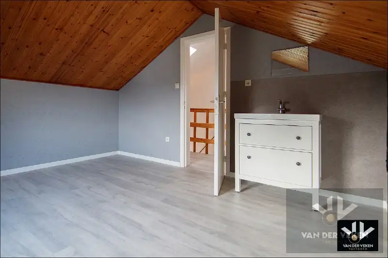 Te renoveren (uitbreidbare) woning (6% btw) met garage op een rustig gelegen perceel van +- 11are op wandelafstand van het centrum van Diepenbeek! foto 14