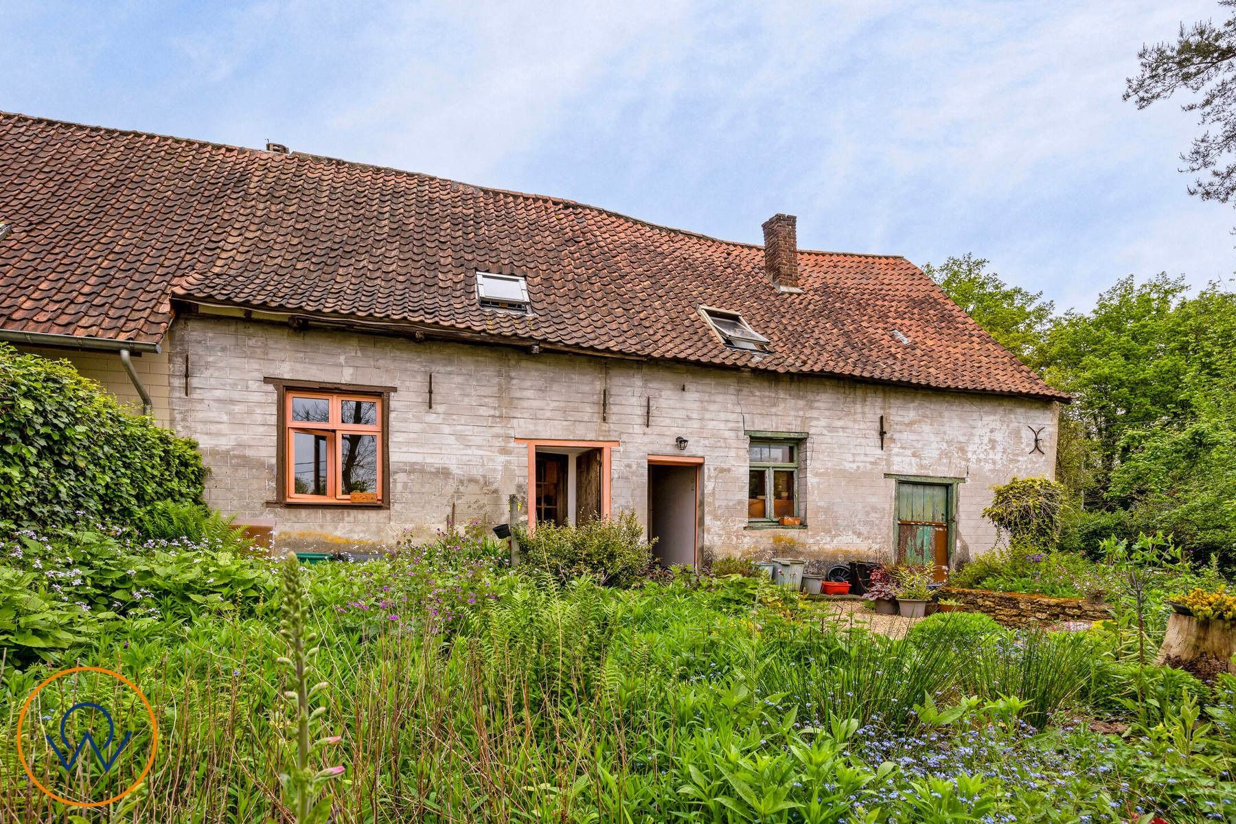 Authentieke woning aan de rand van het Hallerbos.  foto 1