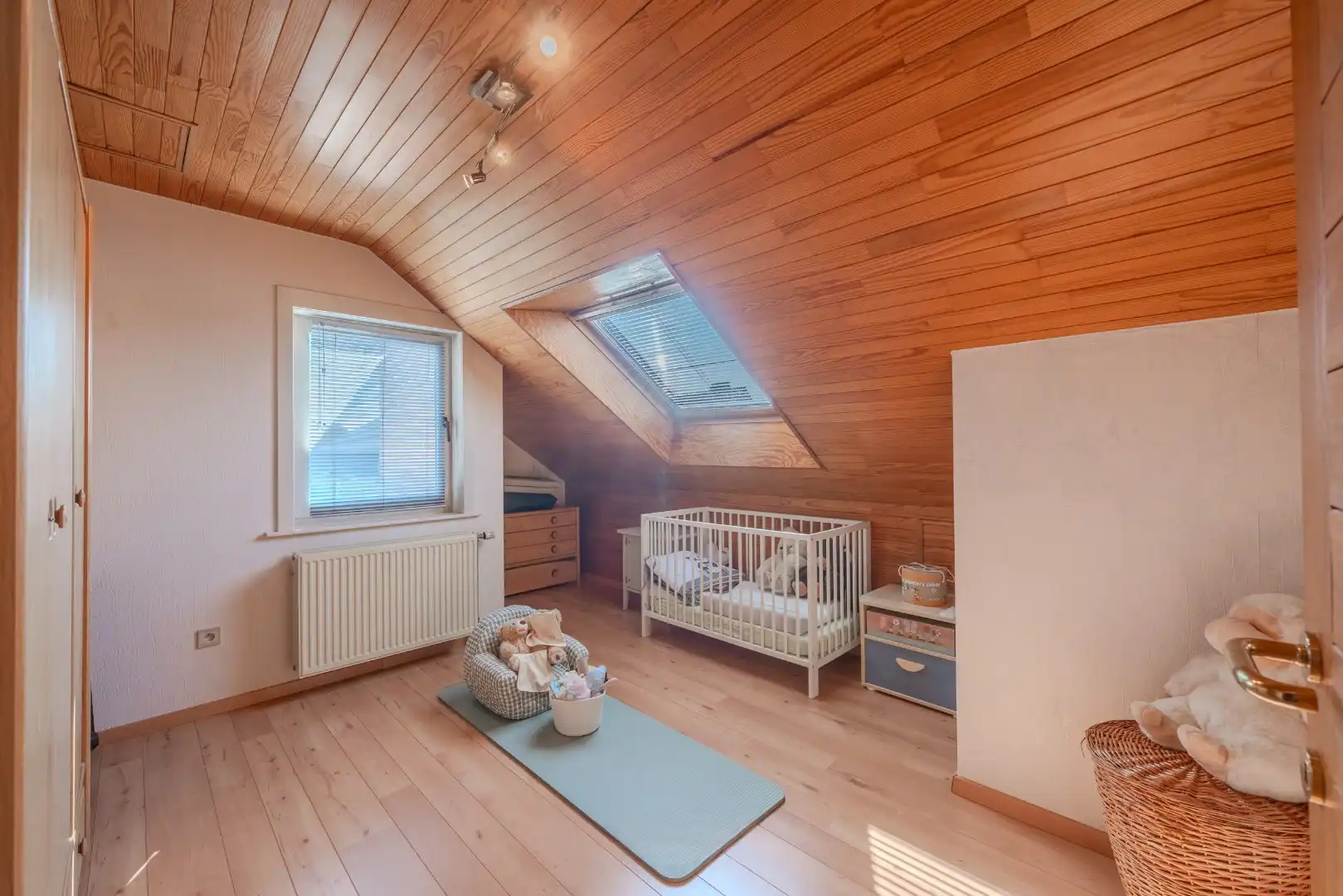 Charmante, instapklare alleenstaande villa in rustige en mooie woonwijk foto 14