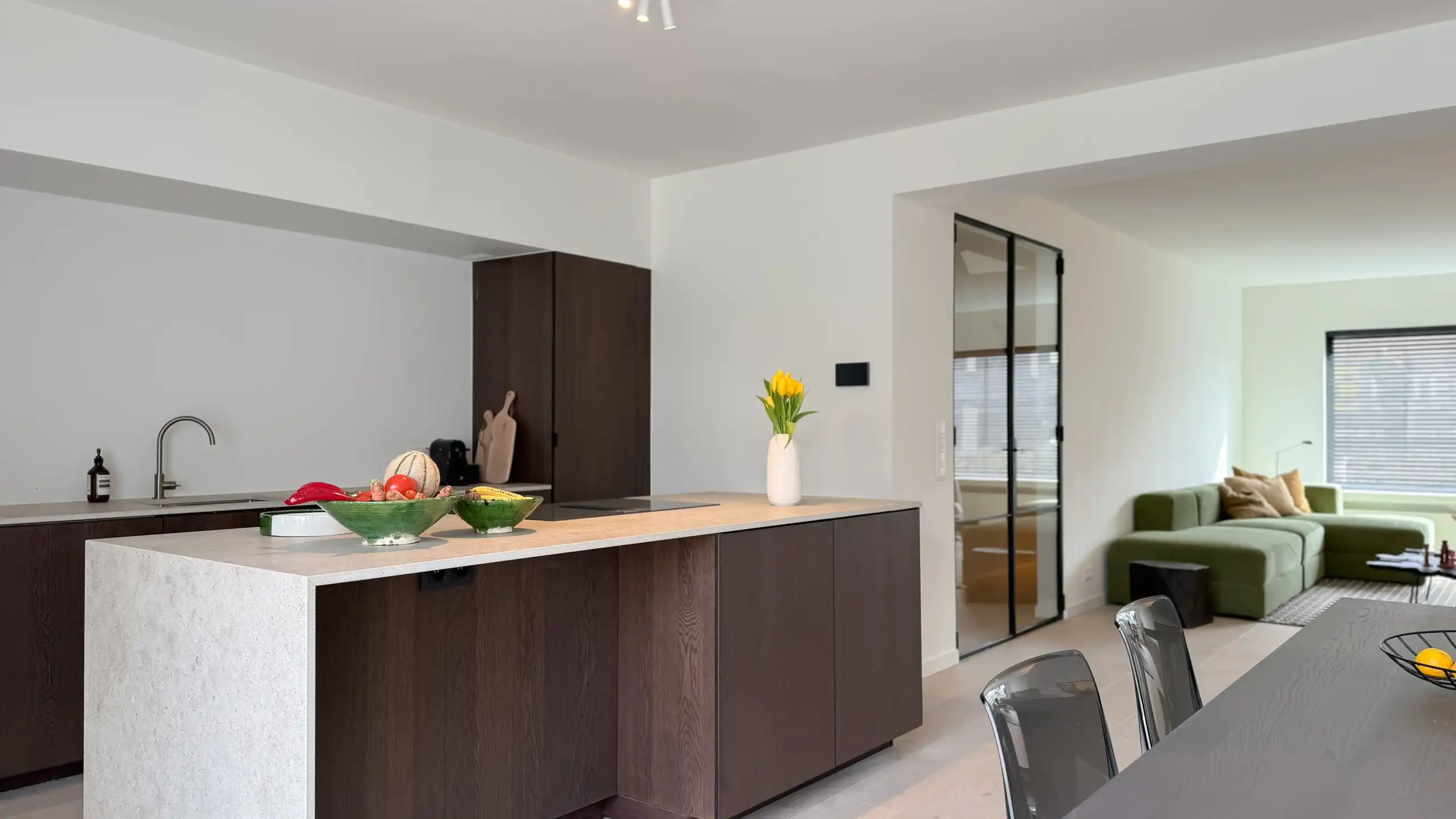 Gerenoveerde woning met zonnige tuin nabij de Graaf Jansdijk foto 19