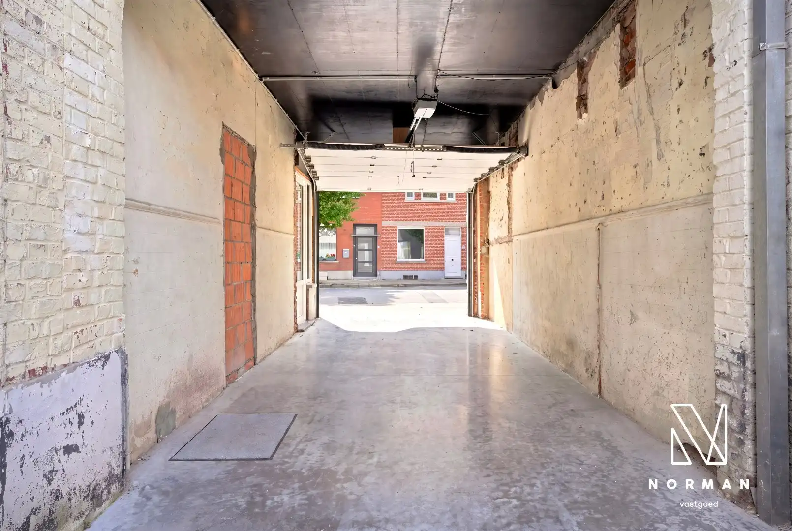 Multifunctioneel gebouw (opslag + burelen + wonen) op commerciële ligging te Kortrijk foto 3