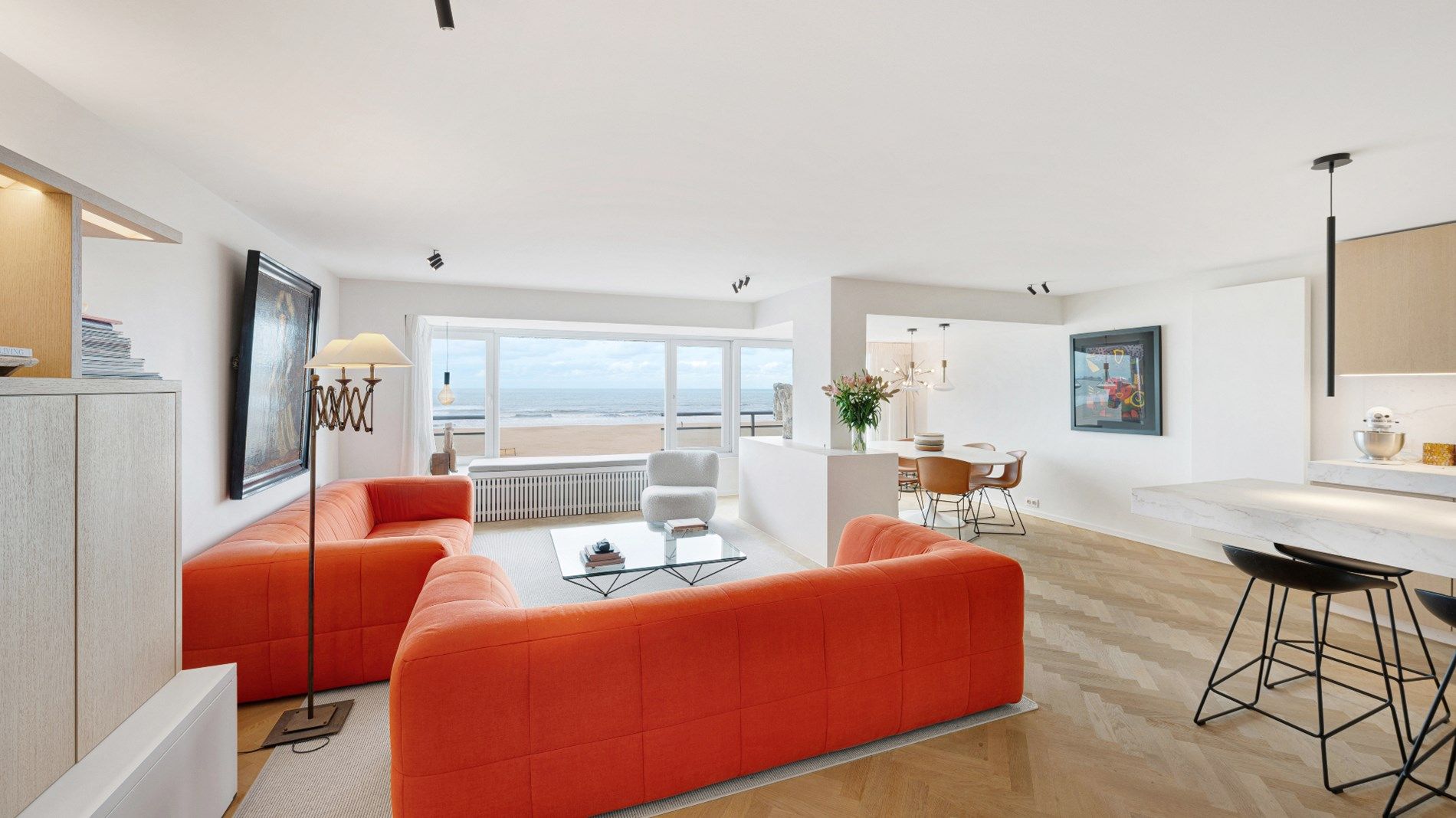 Luxueus vernieuwd appartement op de Zeedijk vlakbij het Rubensplein te Albertplage. Garage te koop foto 3