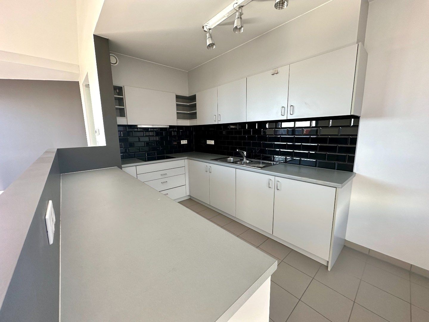 Gezellig duplexappartement op de 2e verdieping, centraal gelegen in het hart van Tongeren. foto 4