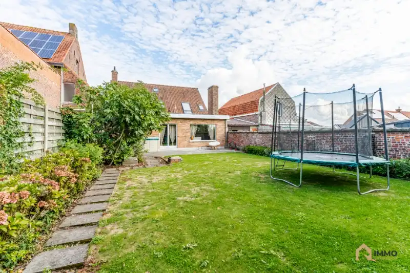 Te huur instapklare gezinswoning met 3 slpks, 2 badk, bureel, garage en tuin foto 4