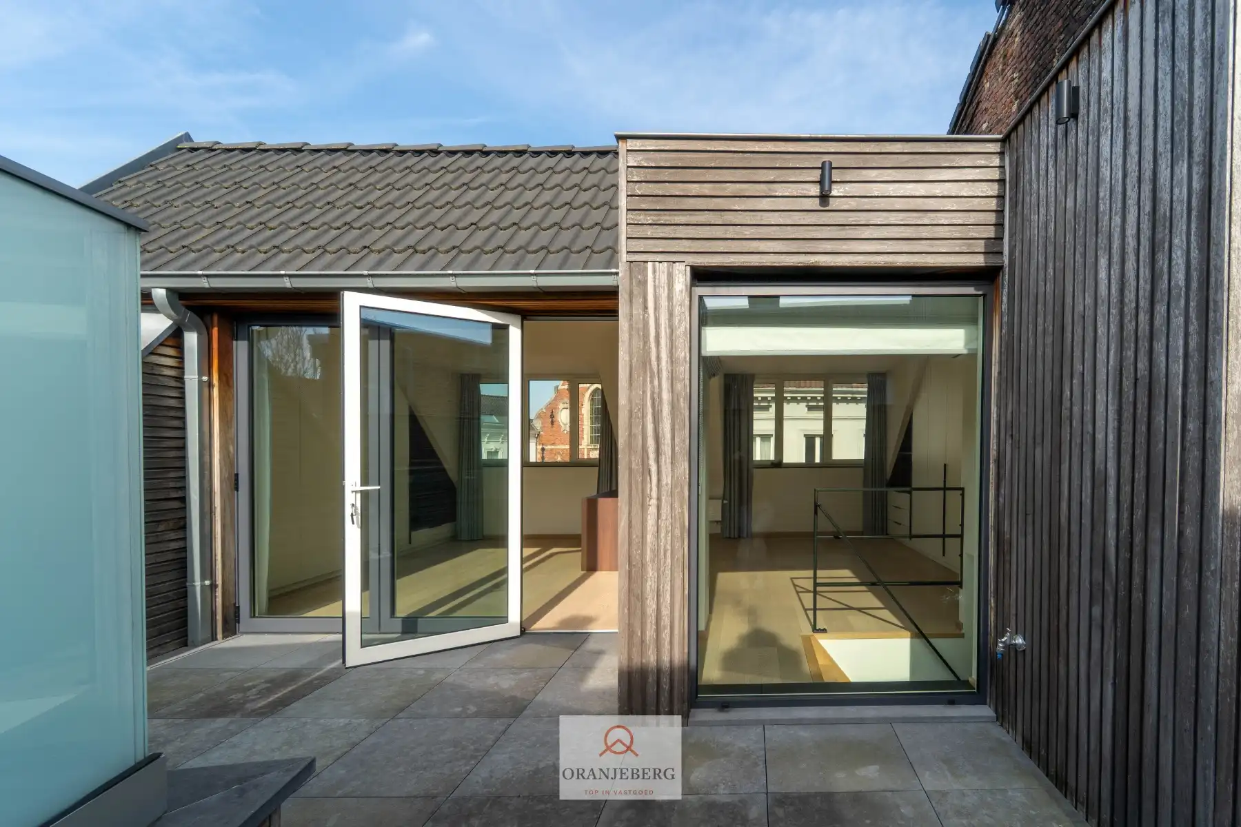Charmant duplexappartement met terras nabij Sint-Annaplein foto {{pictureIndex}}