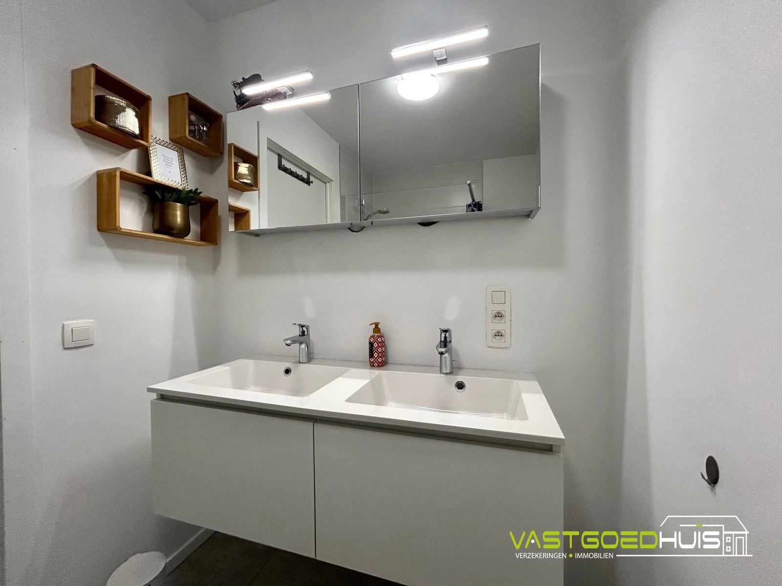 Modern appartement met 2 slaapkamers en terras foto 25