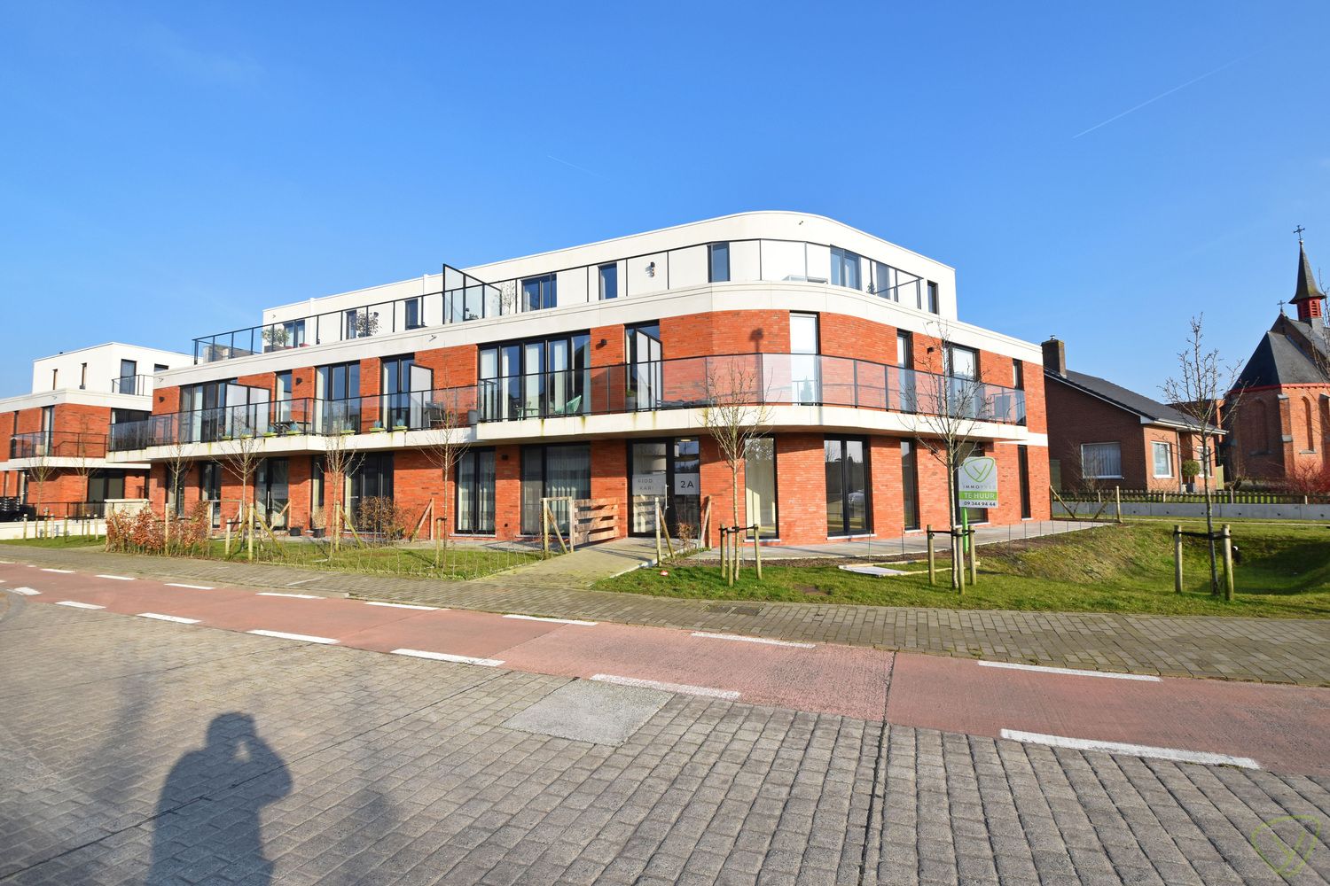 Zonnig gelijkvloers appartement te huur met centrale ligging! foto {{pictureIndex}}