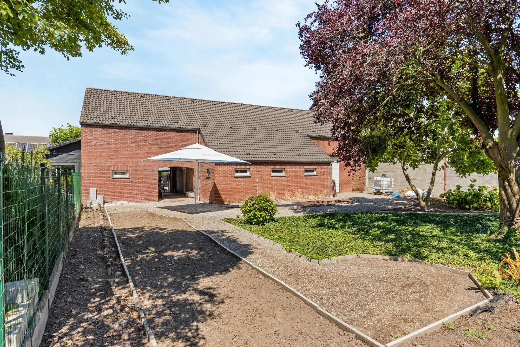 Gerenoveerde gezinswoning + werkplaats / garage foto 30