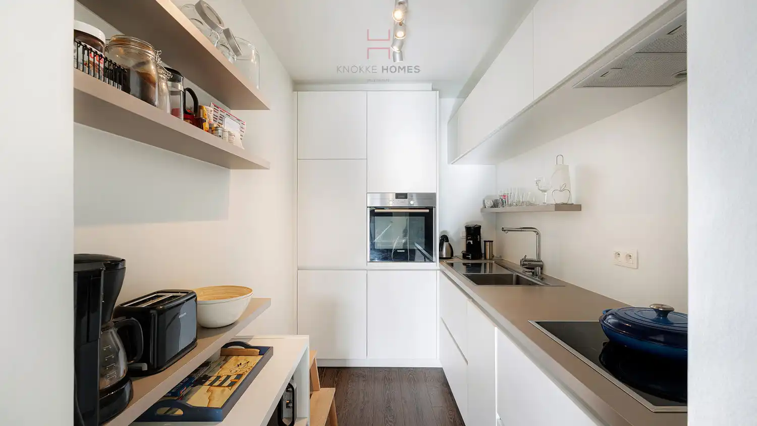 Instapklaar appartement met open zicht over het Dir. Gen. Willemspark en de Zee foto 7