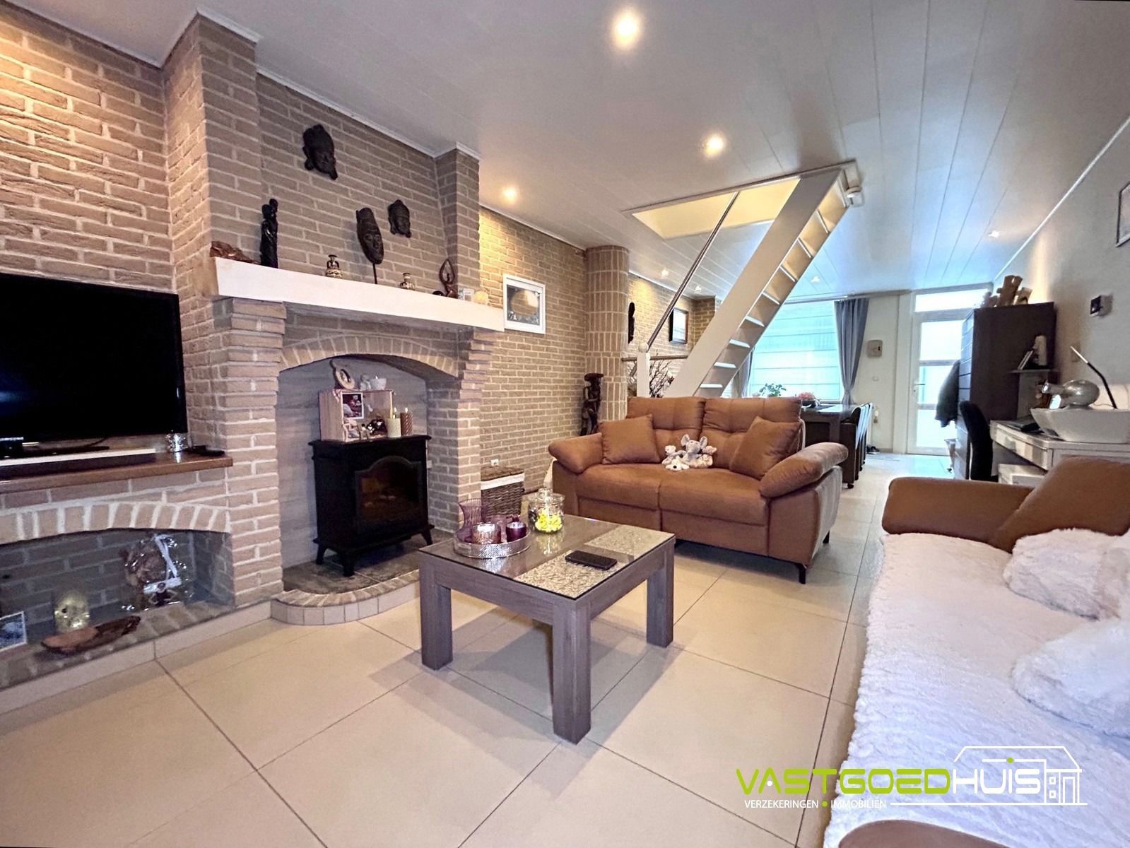 Instapklare gezinswoning met 3 slpks en aangelegde tuin foto 3