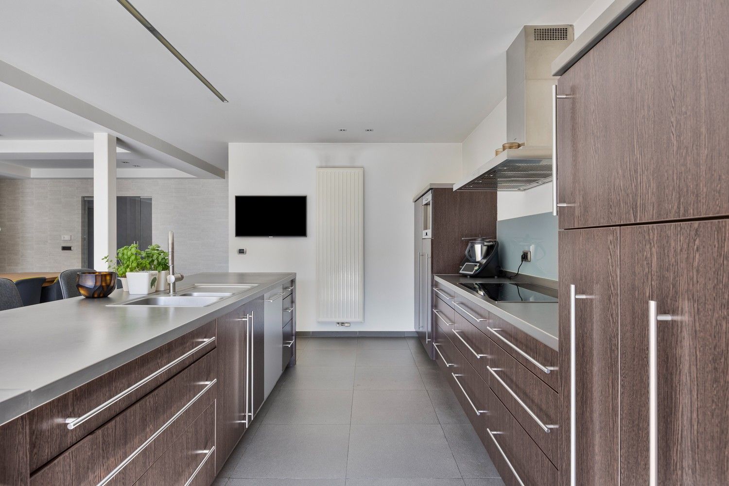 Stijlvol wonen in As: ruime, instapklare woning met tuin en garage foto 8