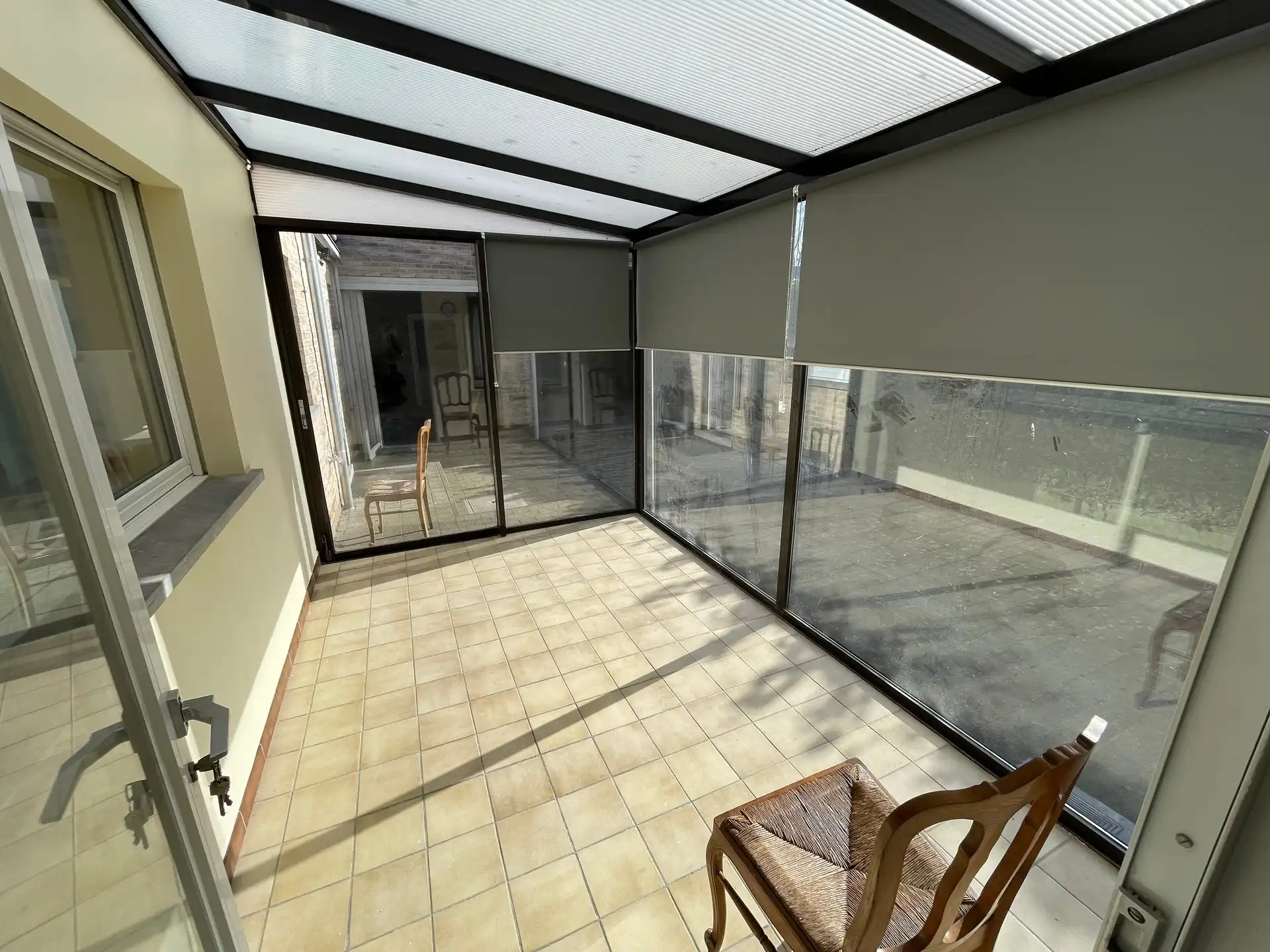 Gunstig gelegen totaal gerenoveerde woning met ruim magazijn. foto 17